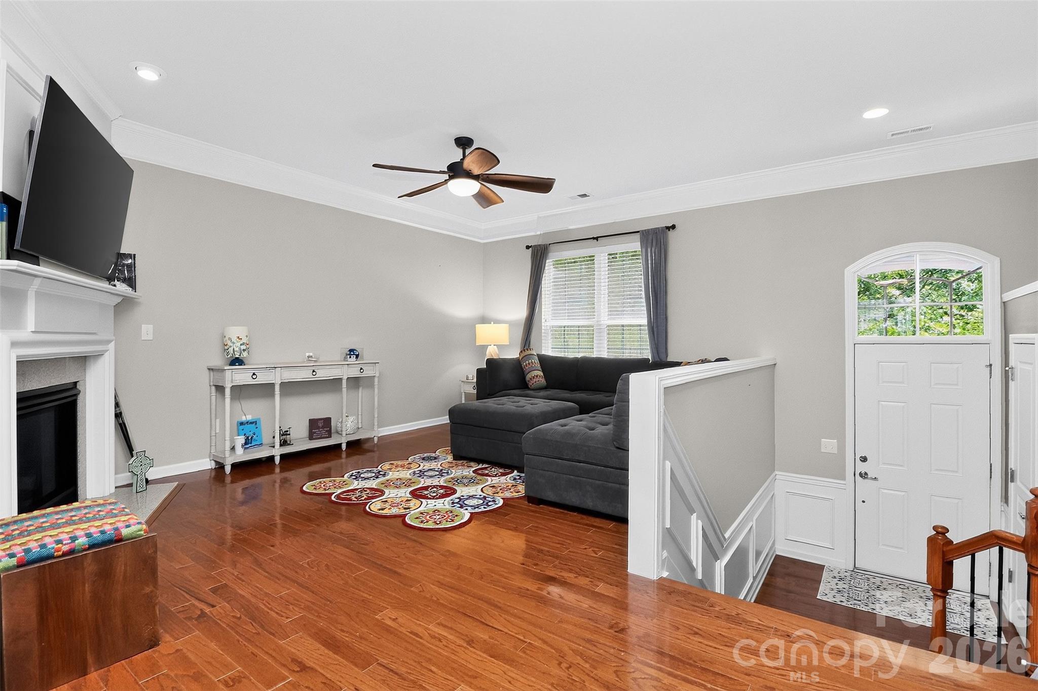 1060 Drayton Court Property Photo 5