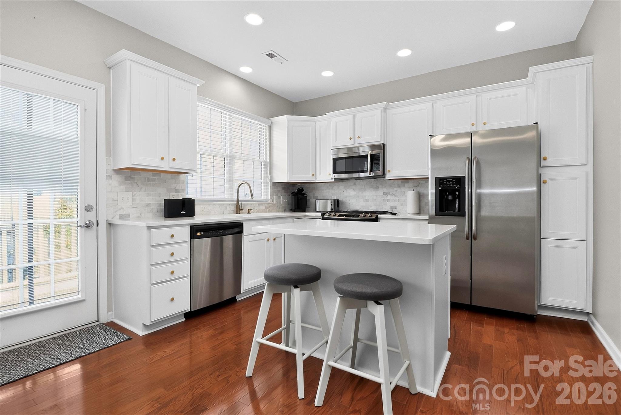 1060 Drayton Court Property Photo 11