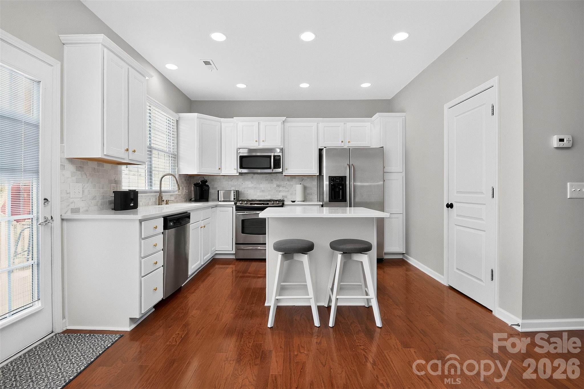 1060 Drayton Court Property Photo 12