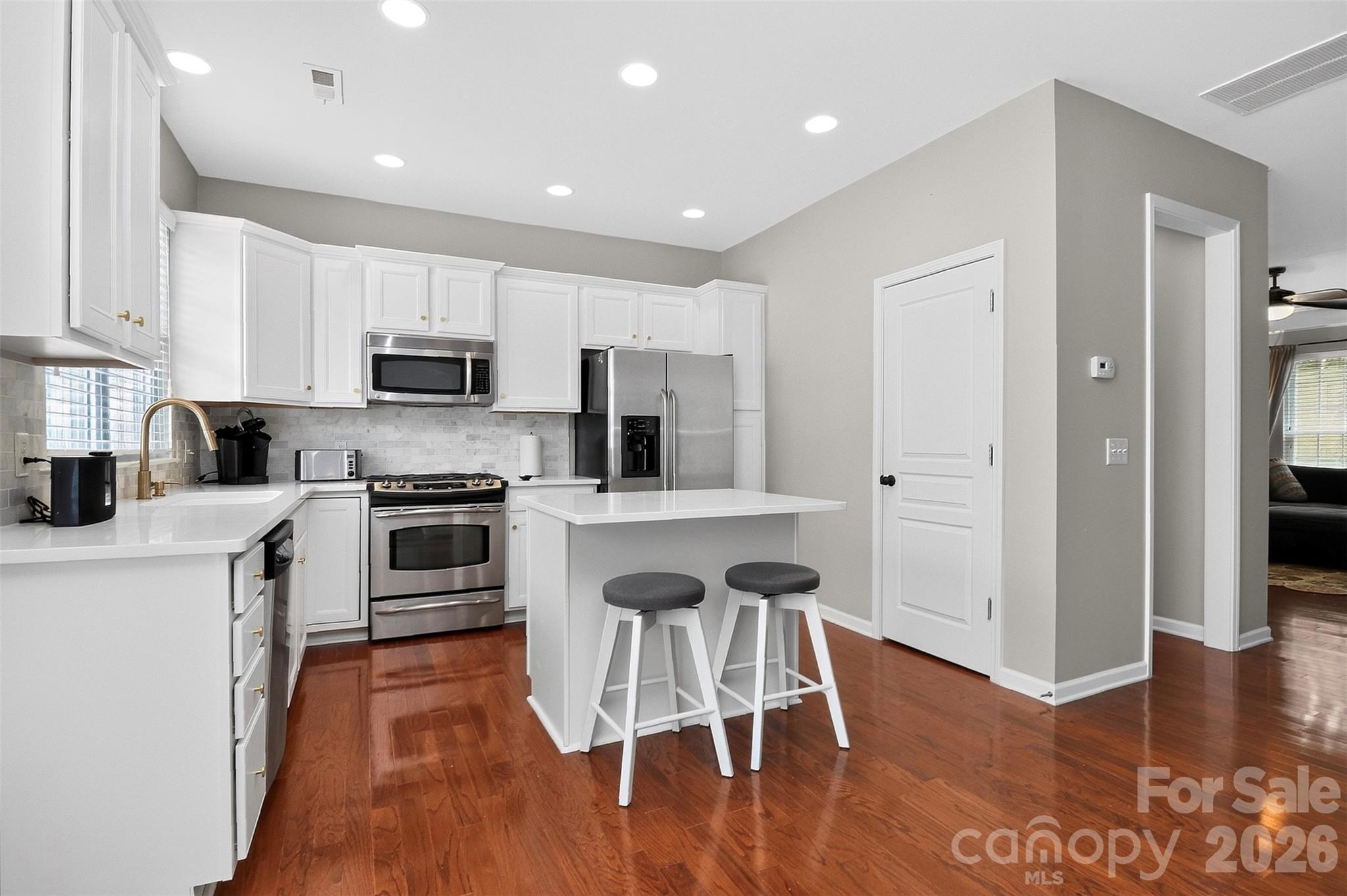 1060 Drayton Court Property Photo 13