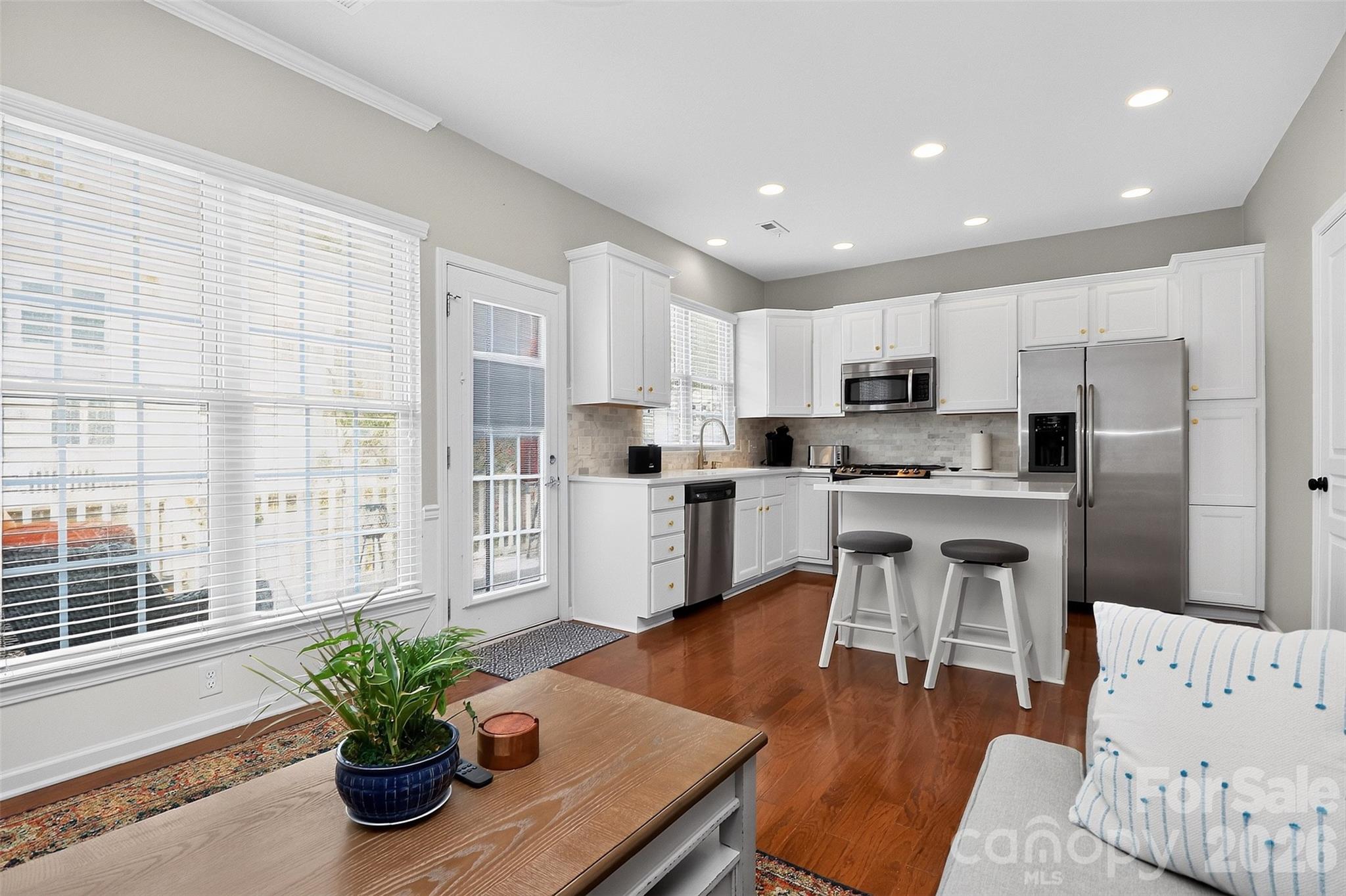 1060 Drayton Court Property Photo 17