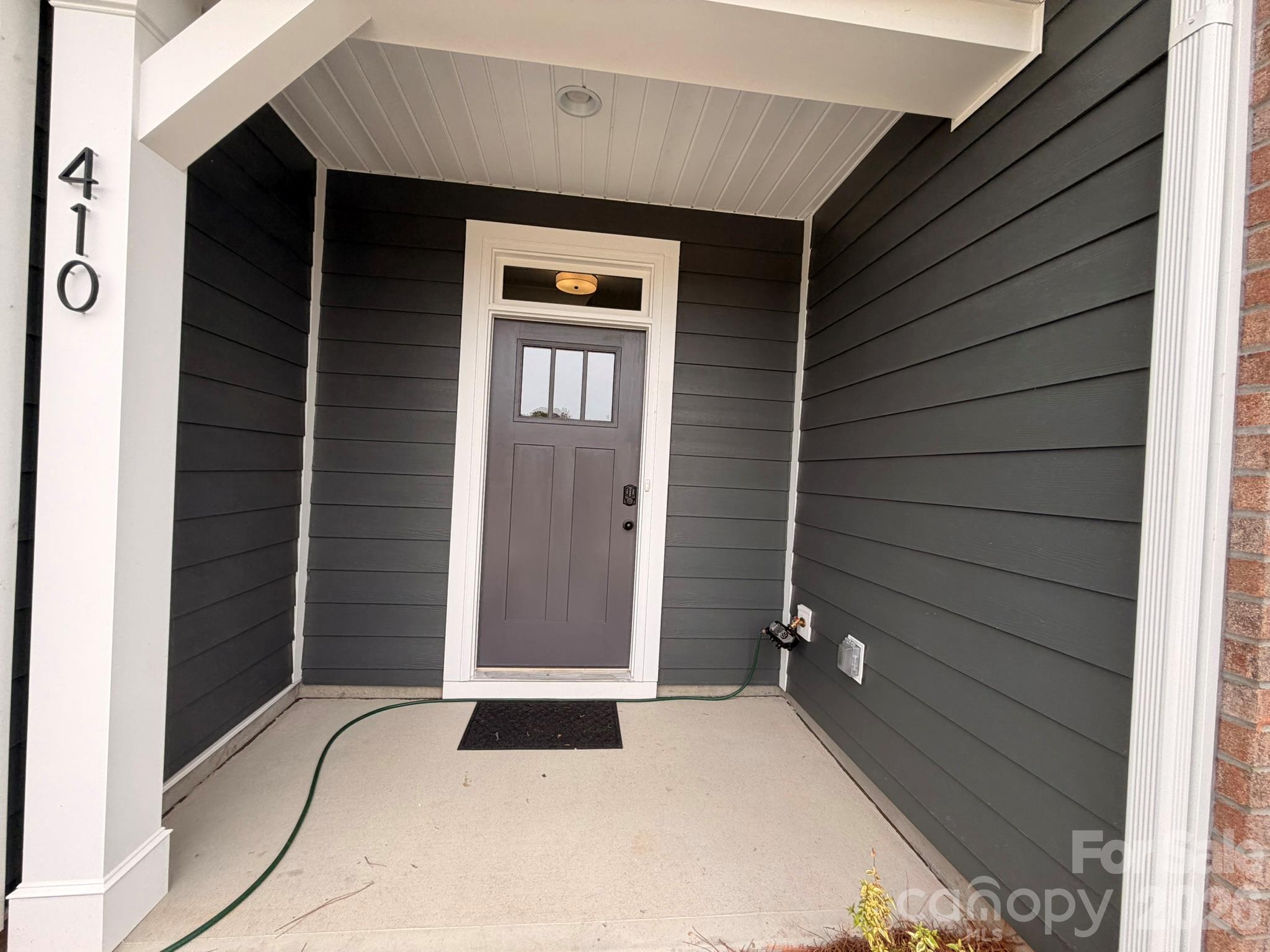 410 Blythe Townhome Lane Property Photo 3