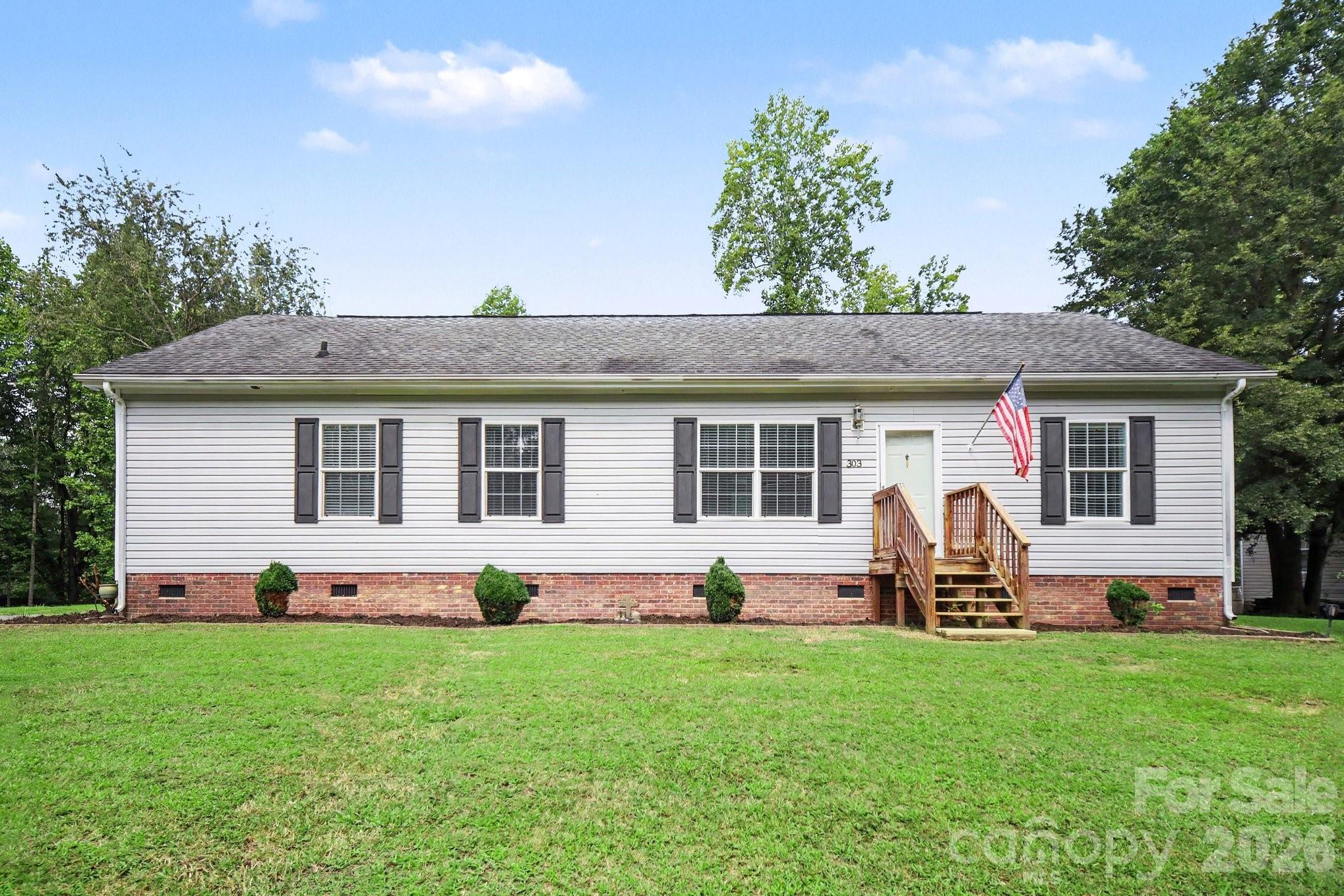 303 Hardin Circle Property Photo 1