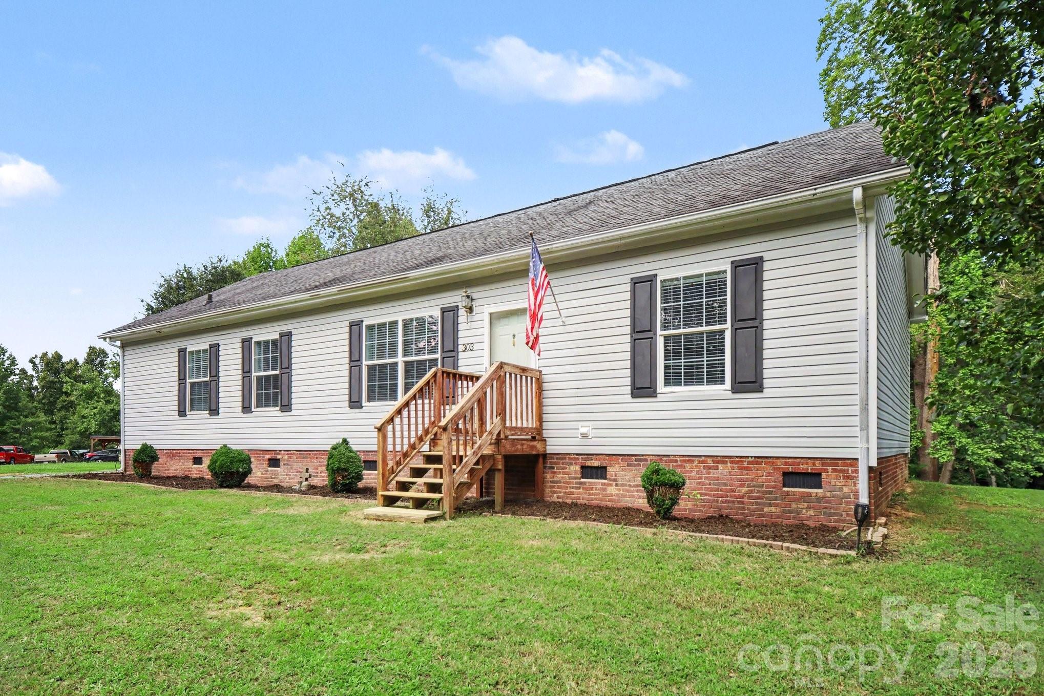 303 Hardin Circle Property Photo 2