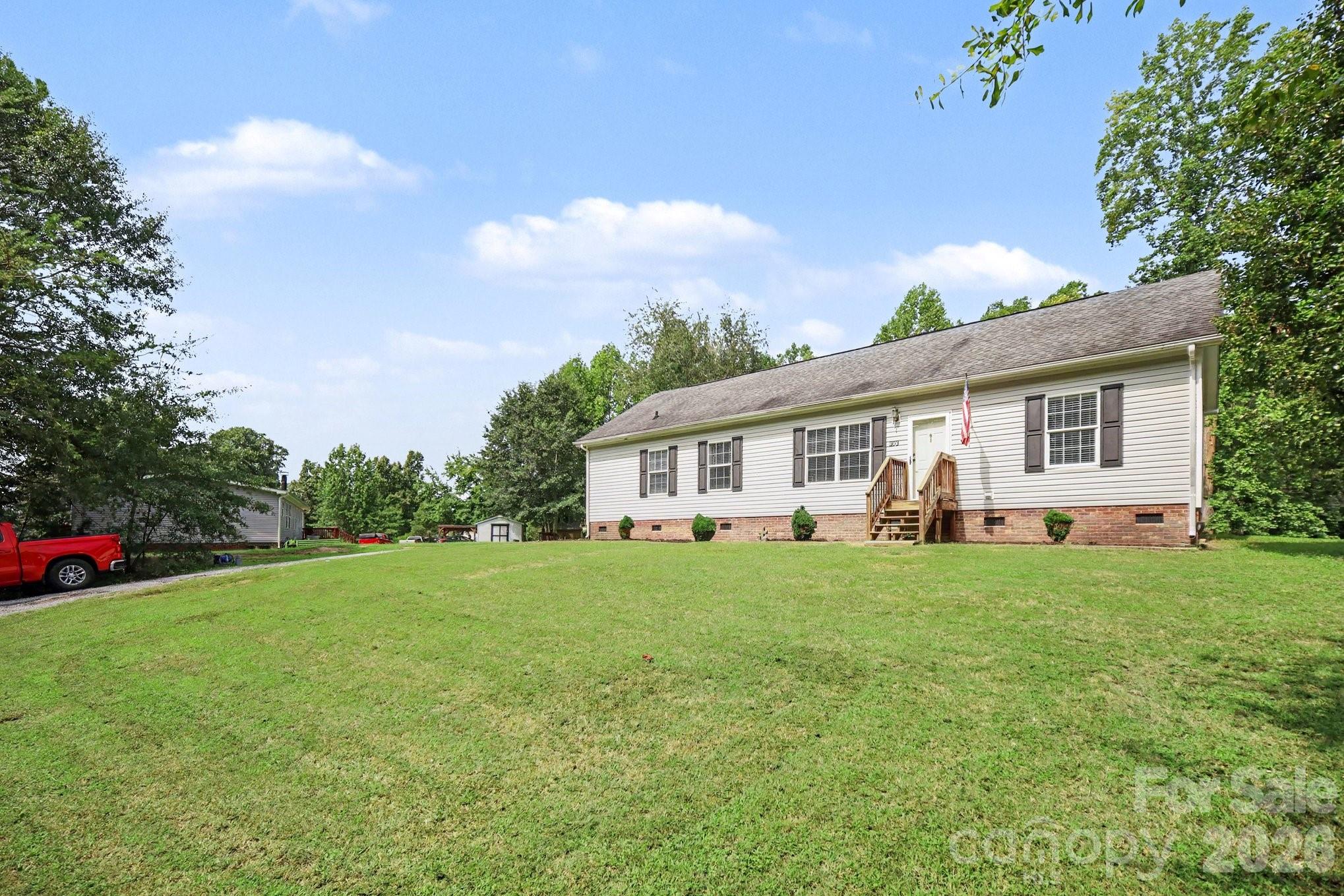 303 Hardin Circle Property Photo 3