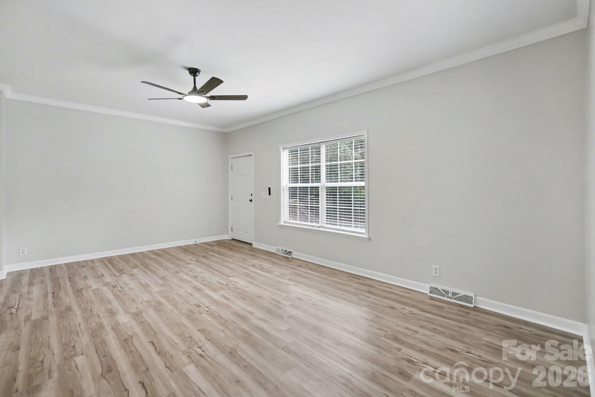 303 Hardin Circle Property Photo 5