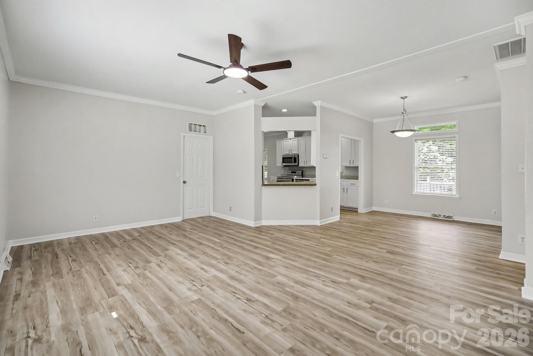 303 Hardin Circle Property Photo 14