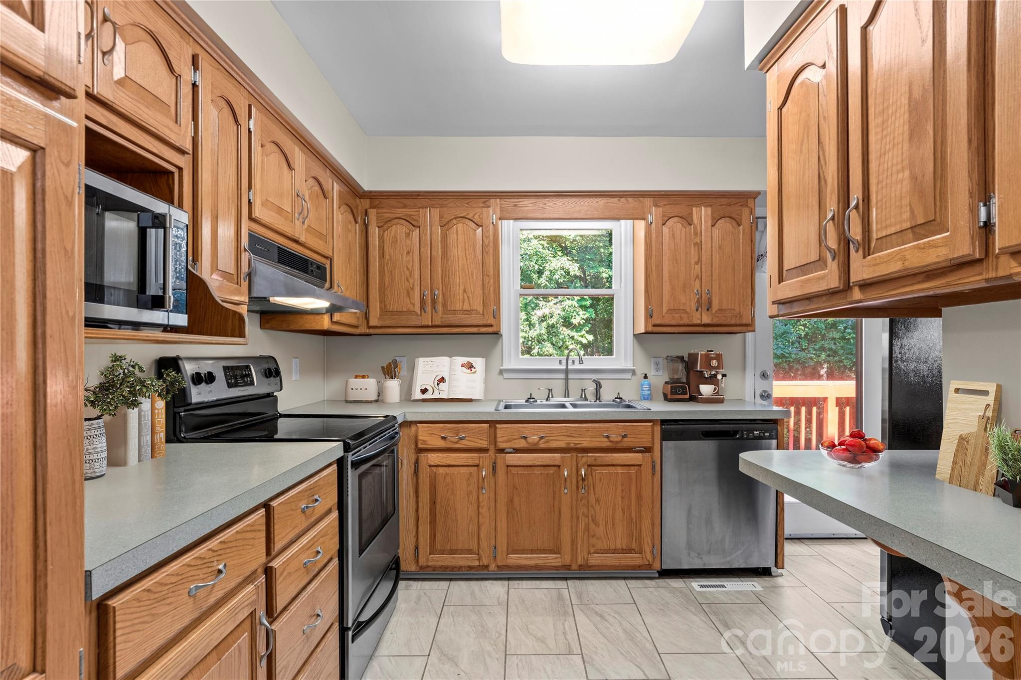 6045 Stone Bluff Drive Property Photo 6