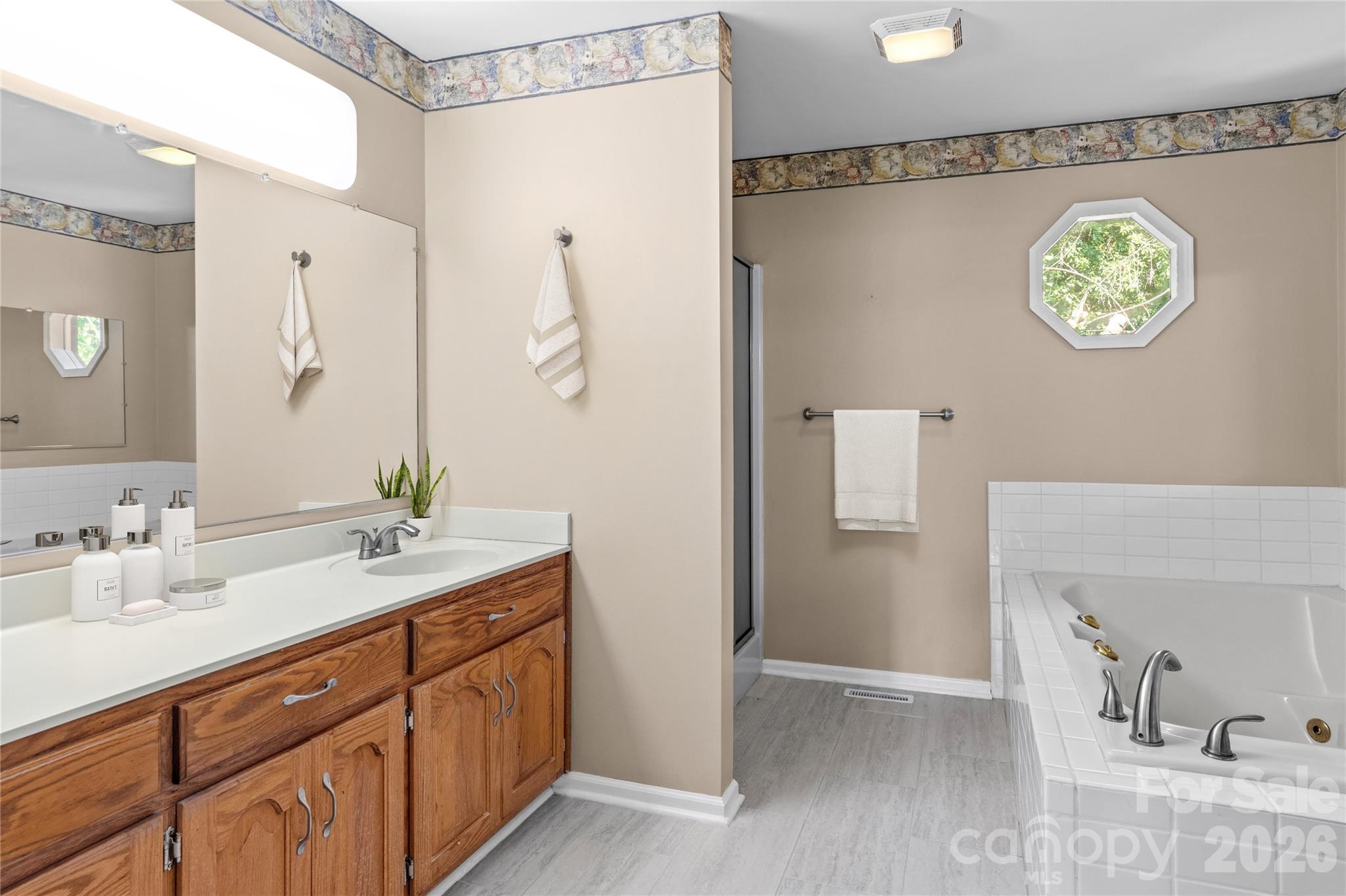6045 Stone Bluff Drive Property Photo 8