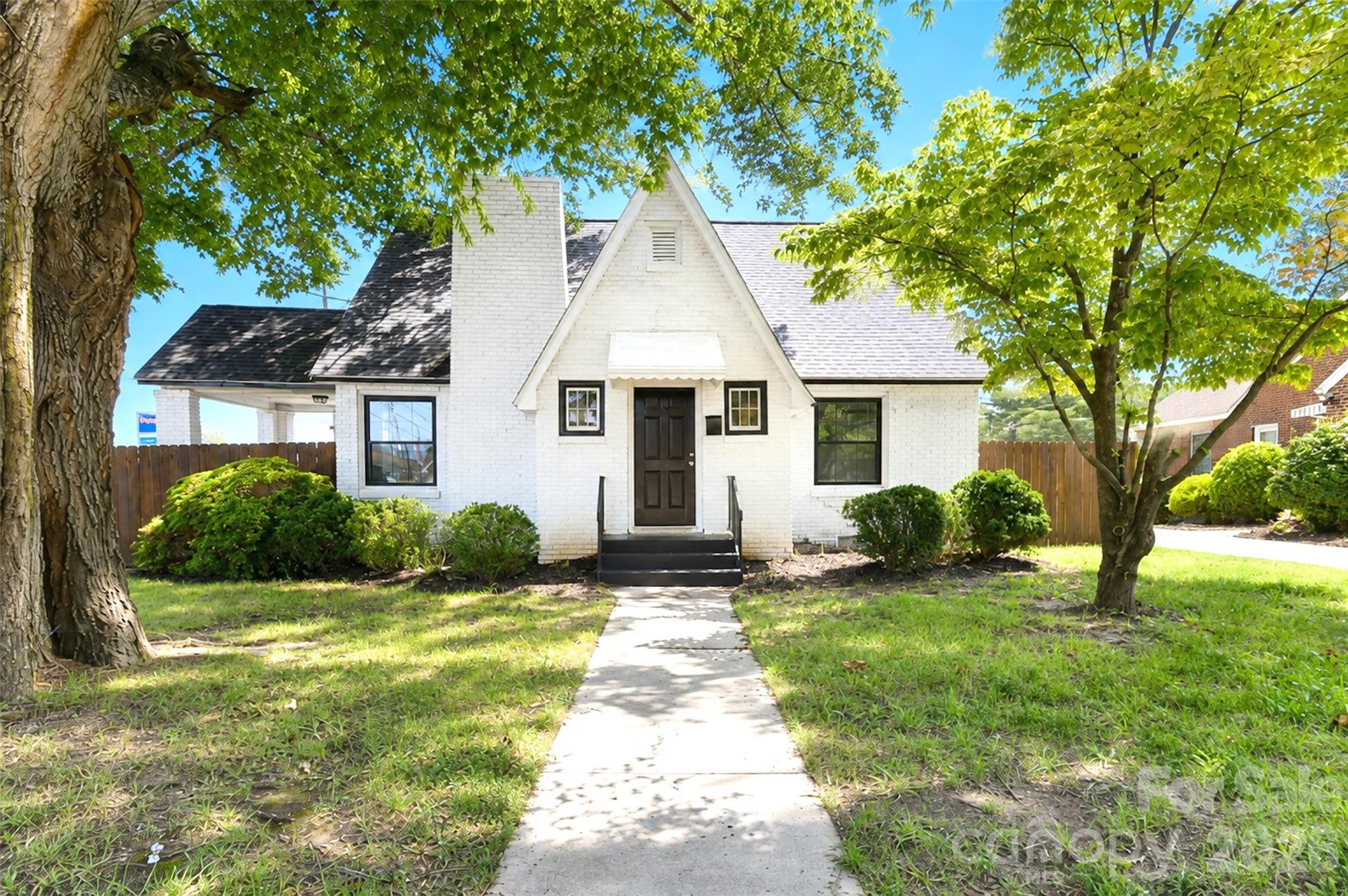710 Sloop Avenue Property Photo 1