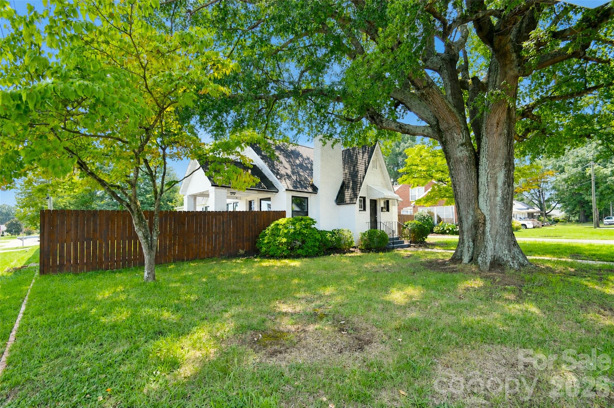 710 Sloop Avenue Property Photo 2