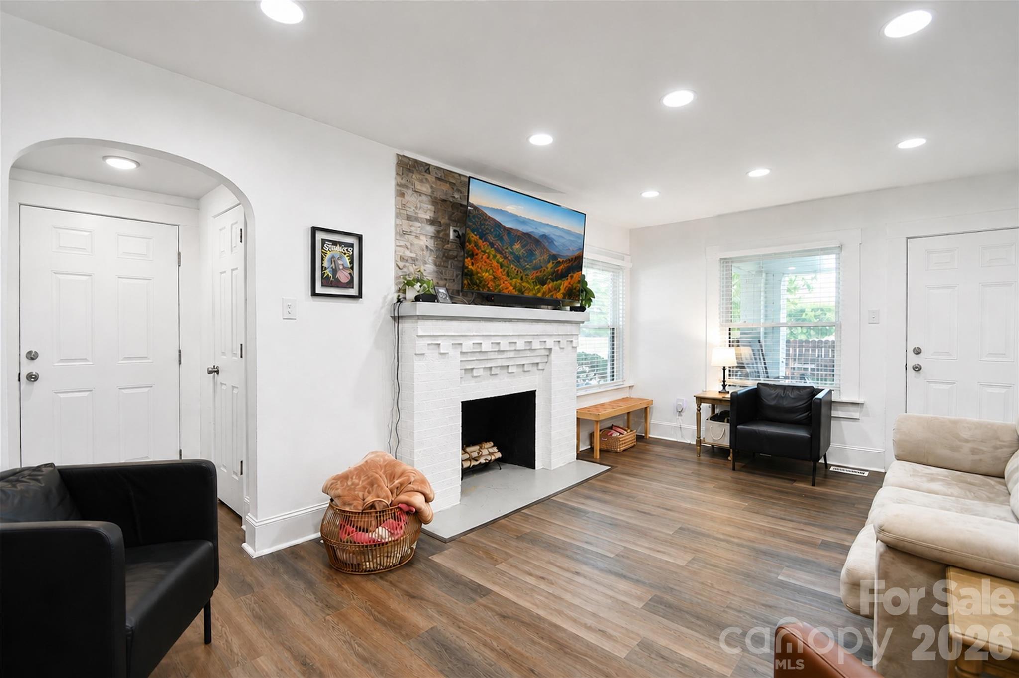 710 Sloop Avenue Property Photo 4