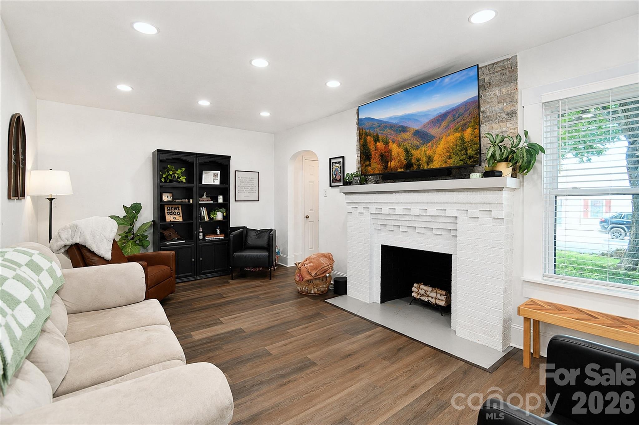 710 Sloop Avenue Property Photo 7