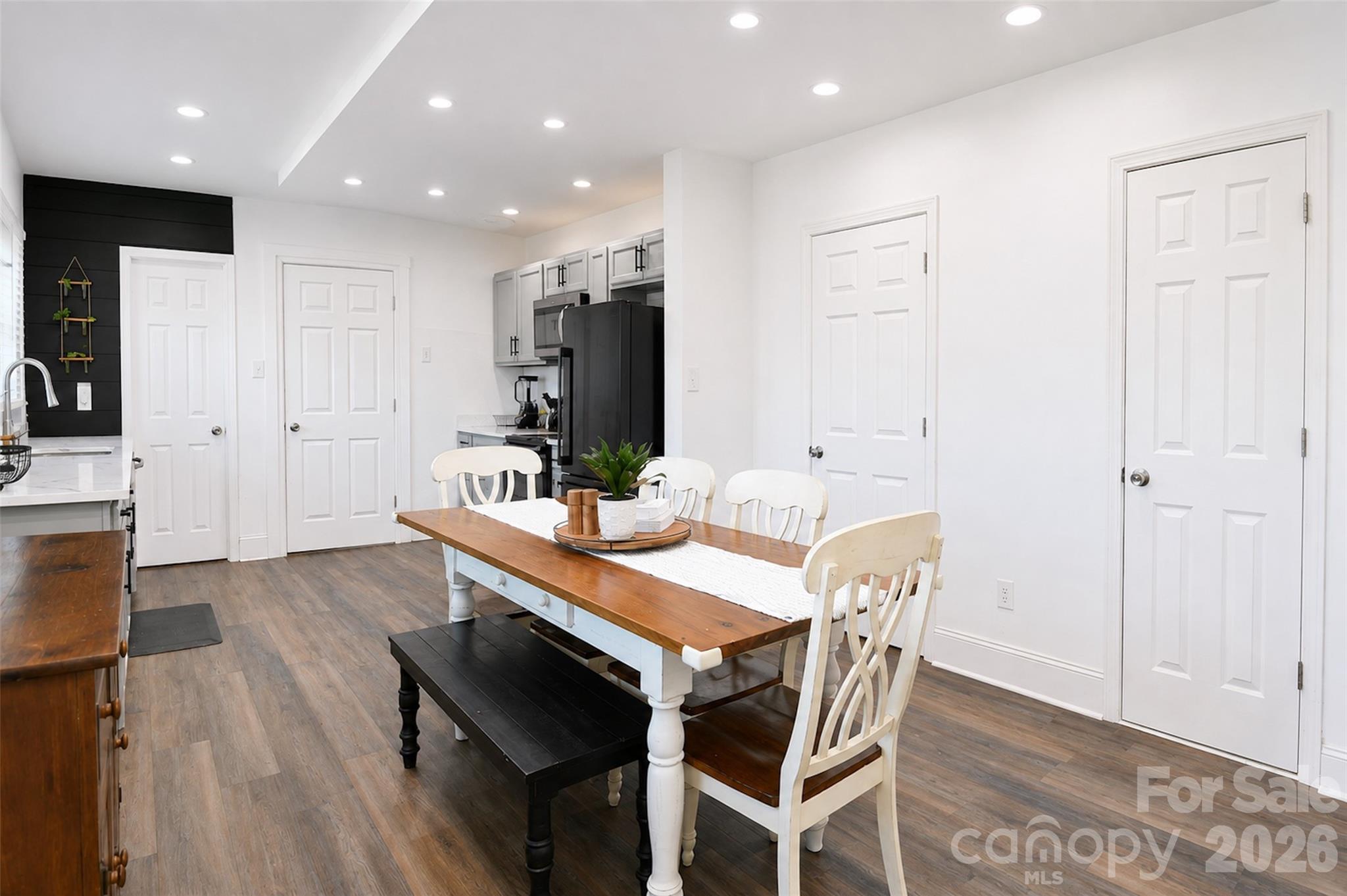 710 Sloop Avenue Property Photo 9