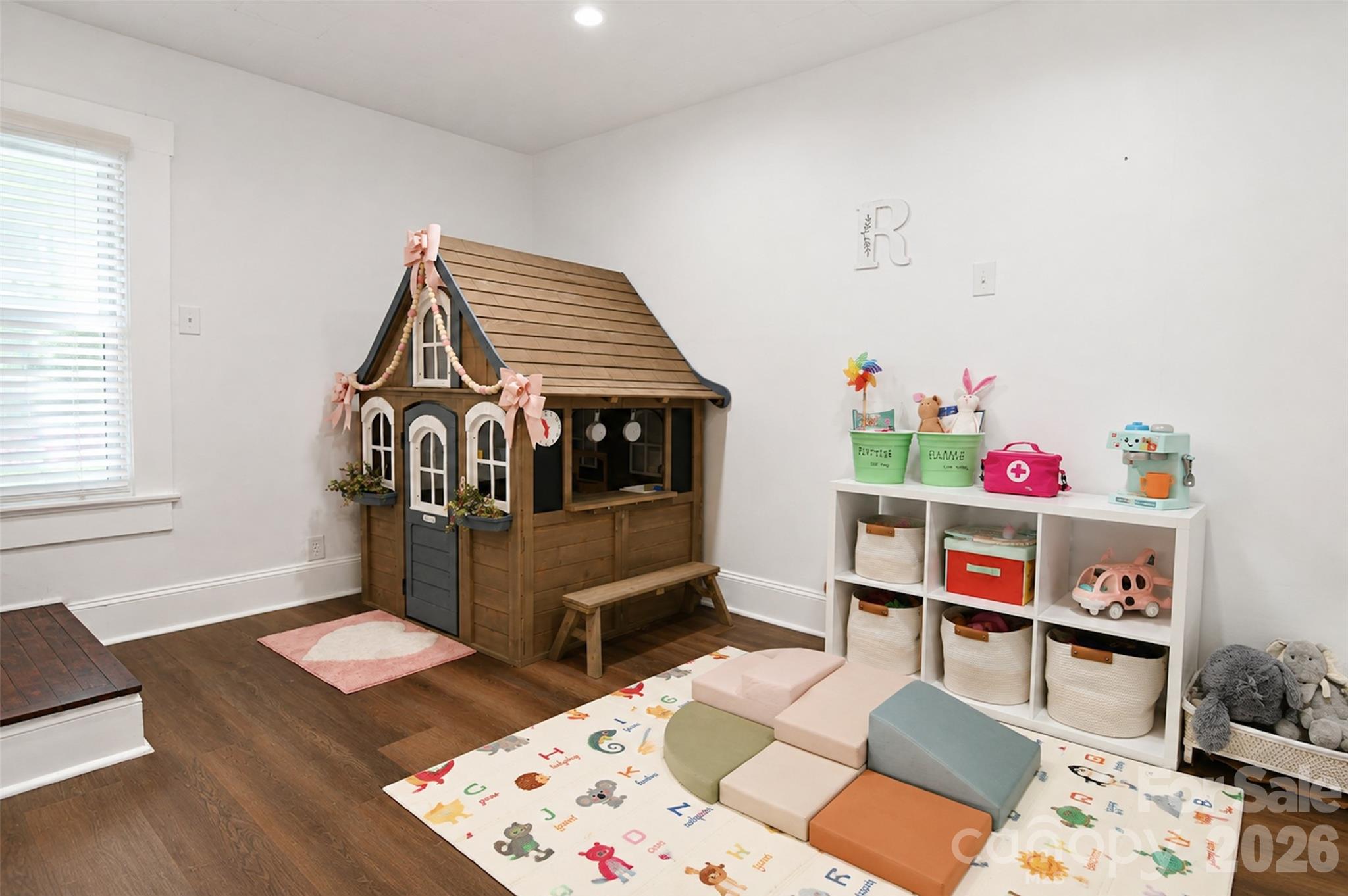 710 Sloop Avenue Property Photo 14