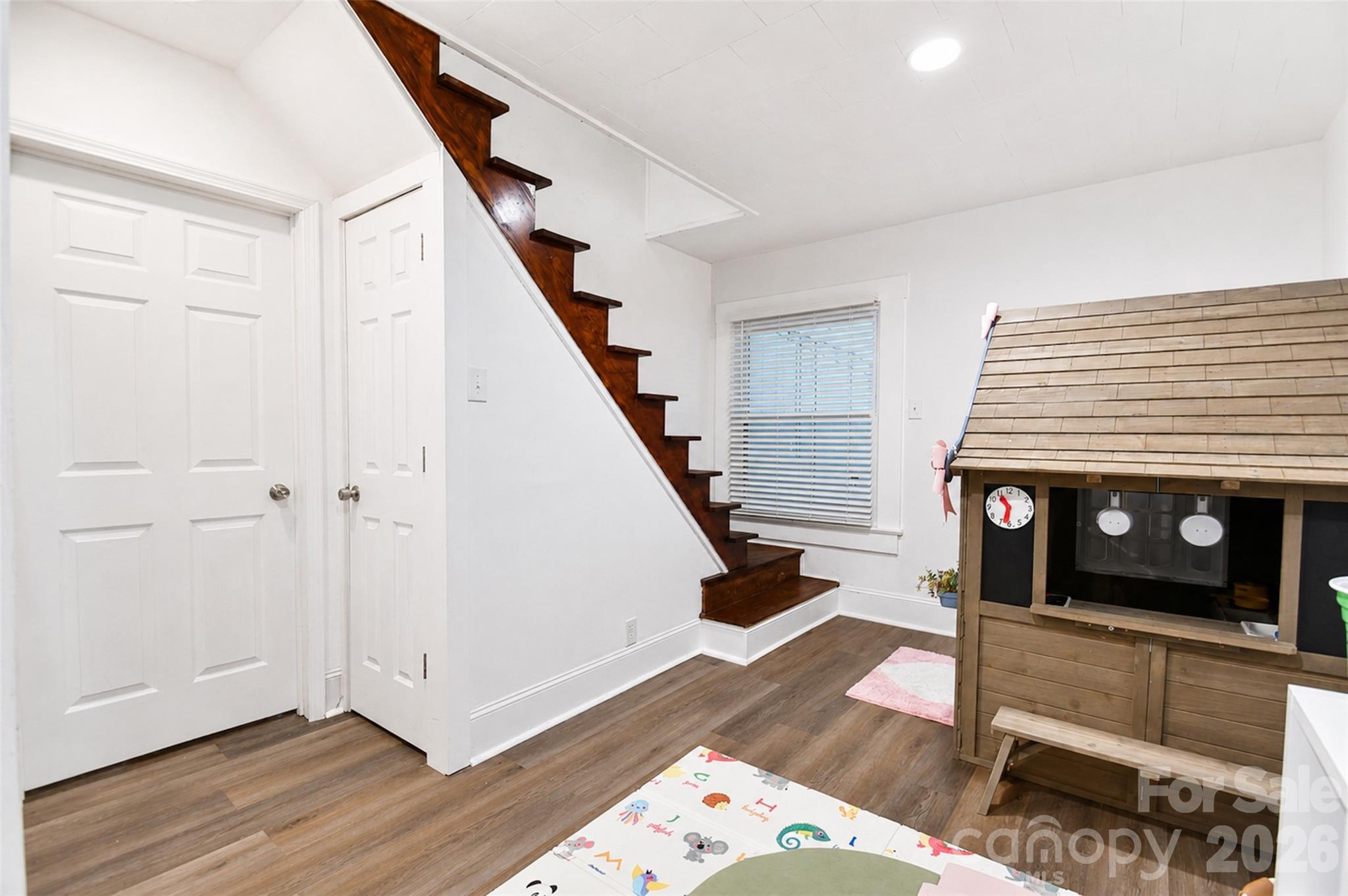 710 Sloop Avenue Property Photo 15