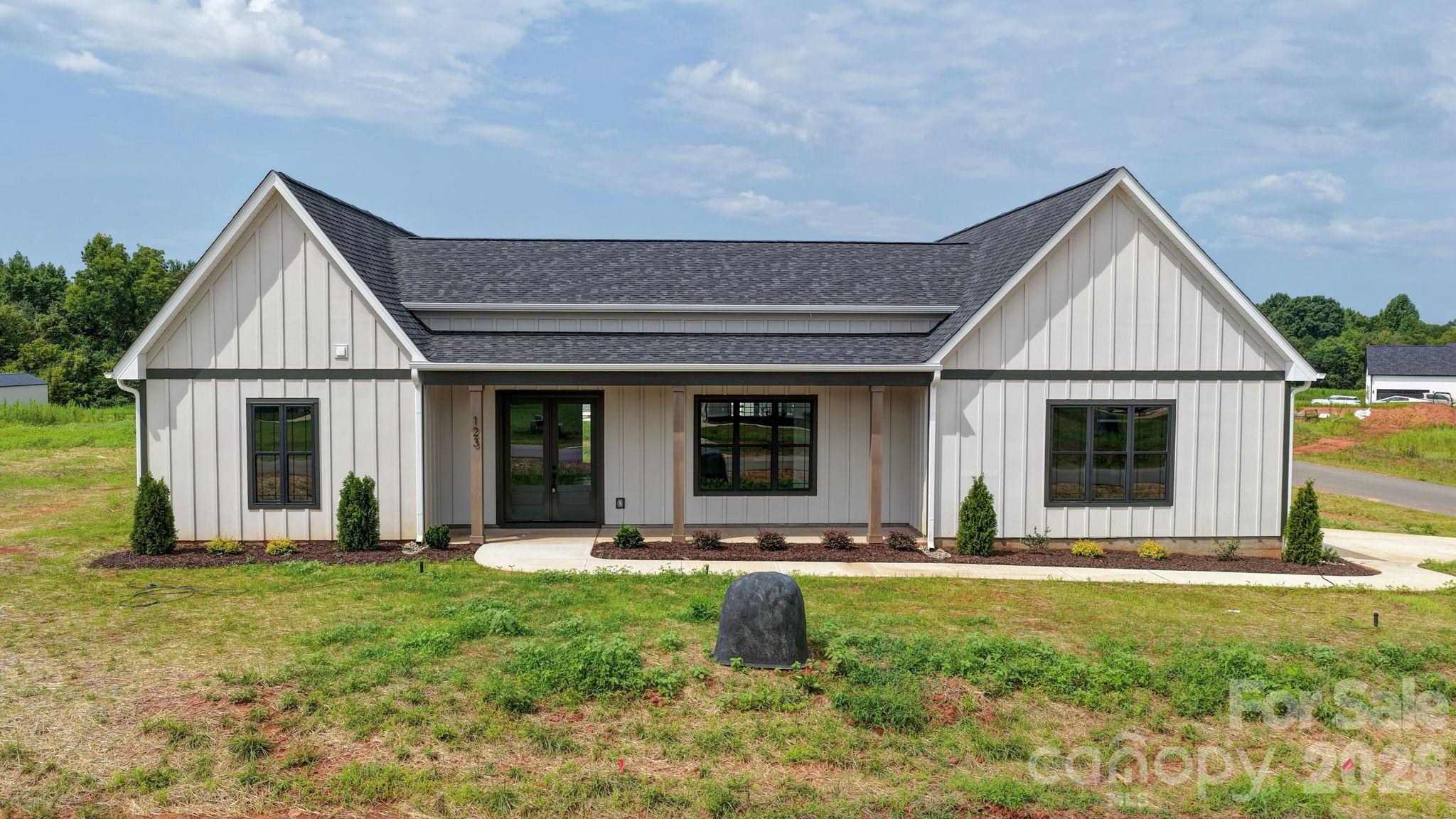 123 Trinity Court Property Photo 2