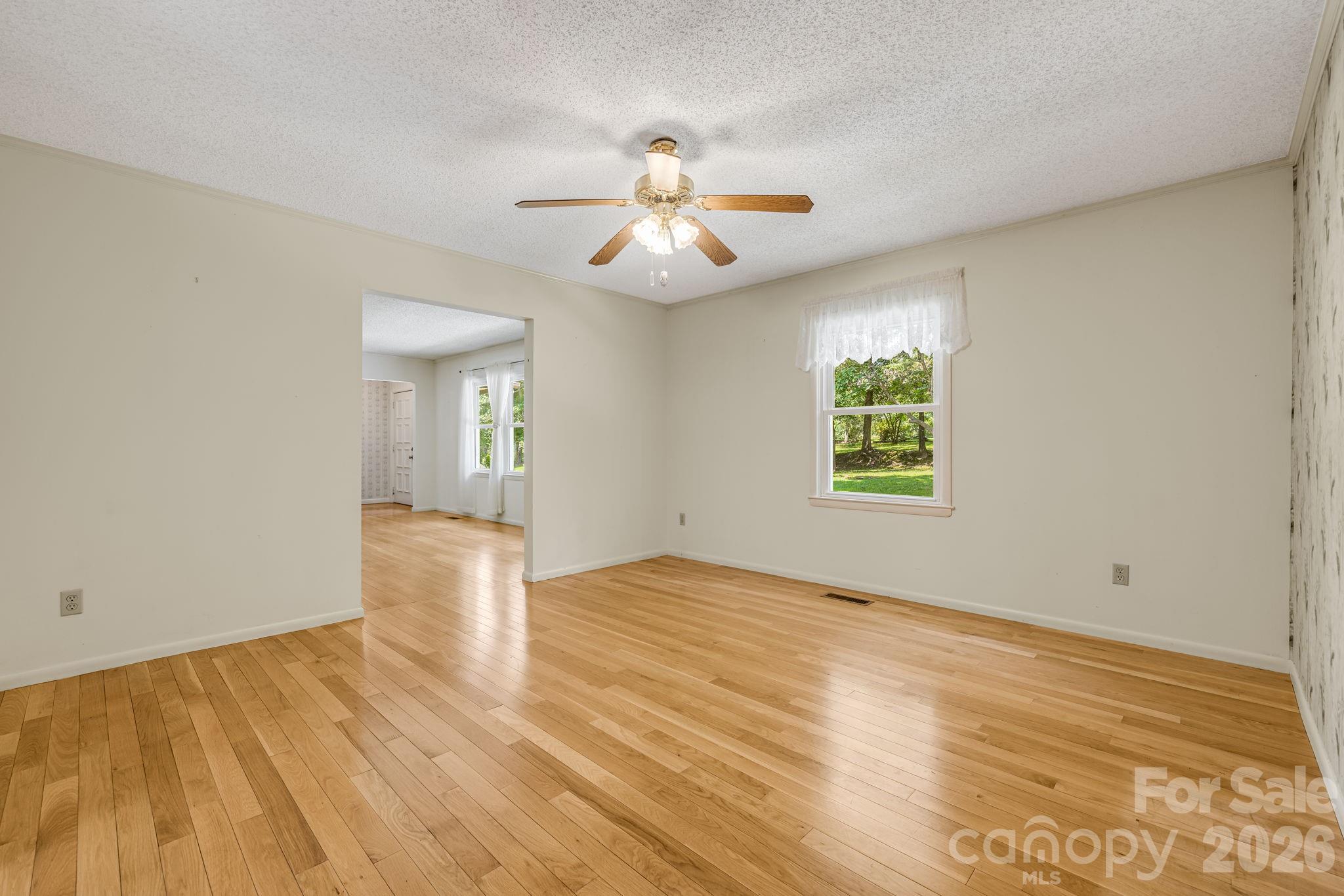 11 E Ridgeway Drive Property Photo 6