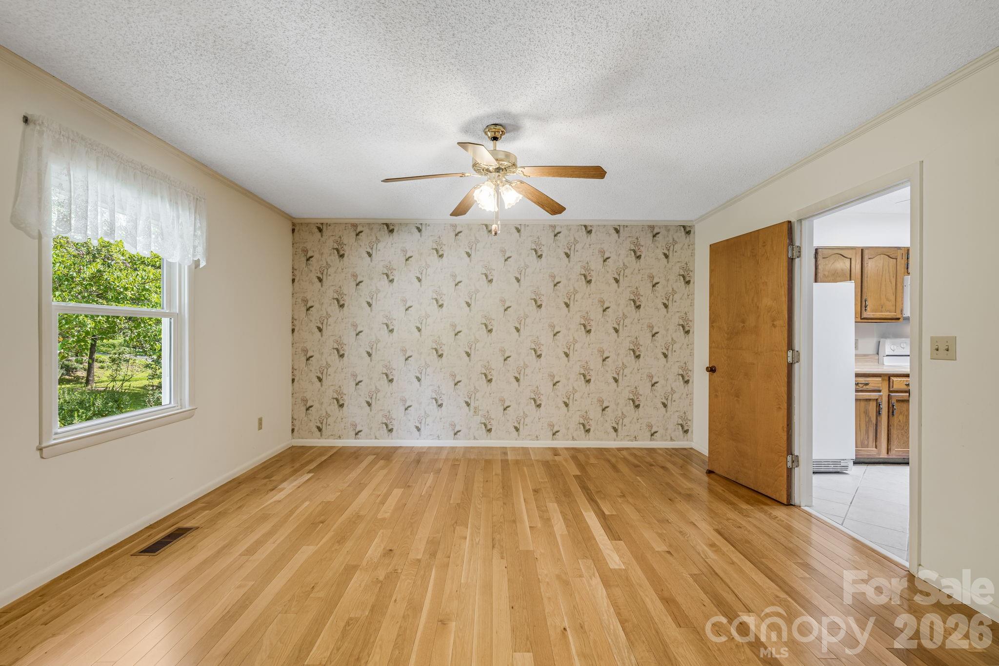 11 E Ridgeway Drive Property Photo 8