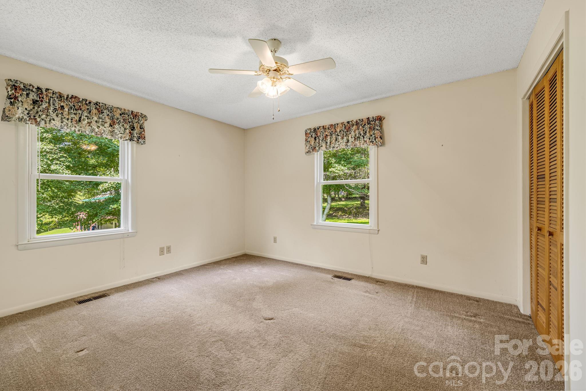 11 E Ridgeway Drive Property Photo 24