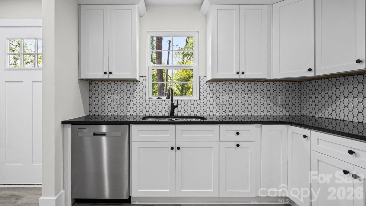 3320 Boyd Street B Property Photo 12