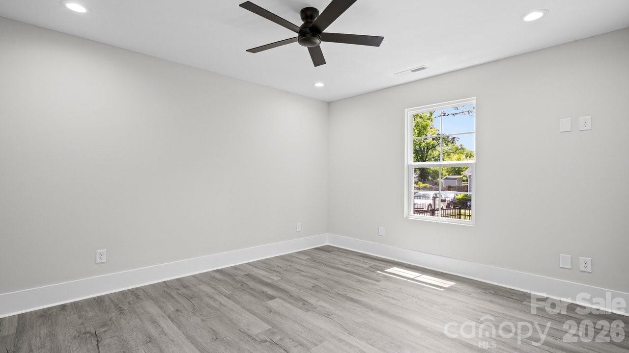 3320 Boyd Street B Property Photo 16