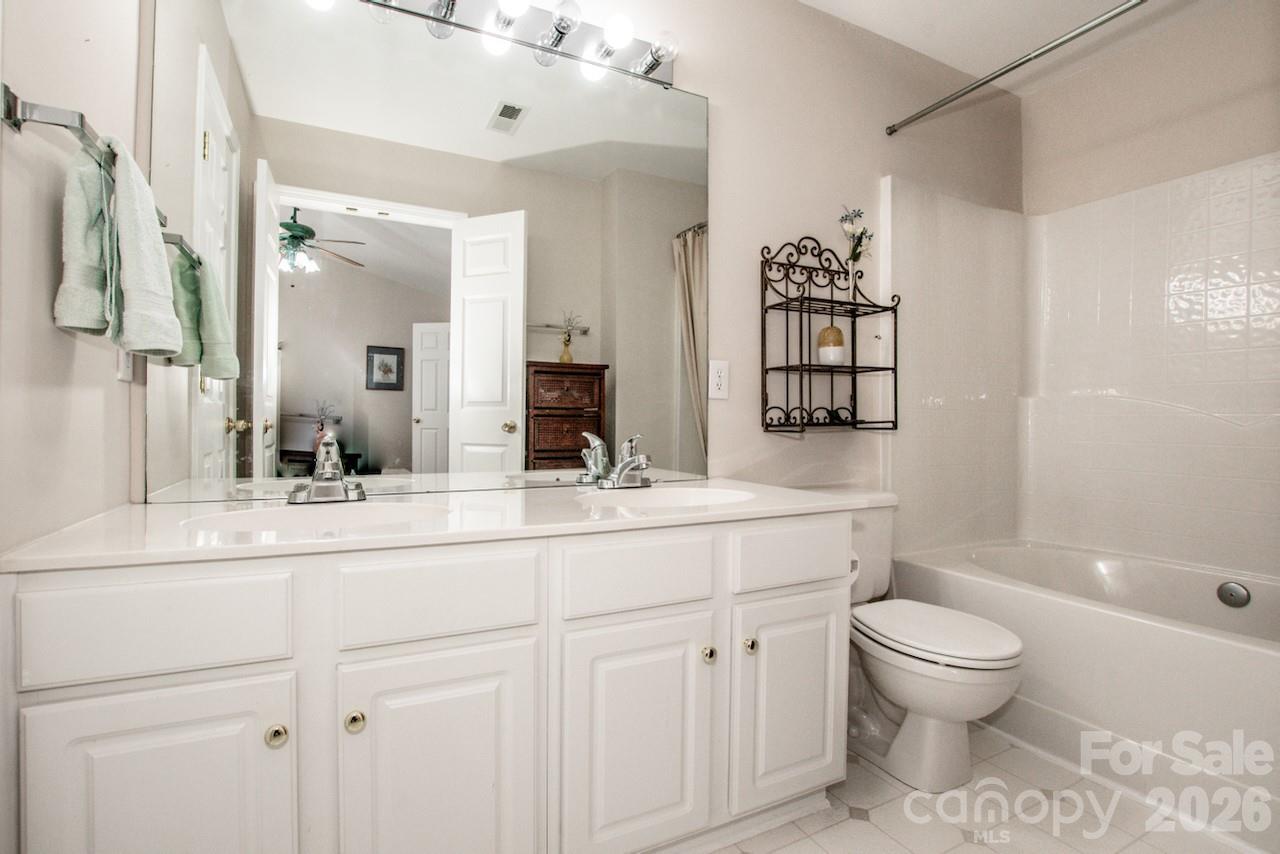 3233 Mannington Drive Property Photo 7