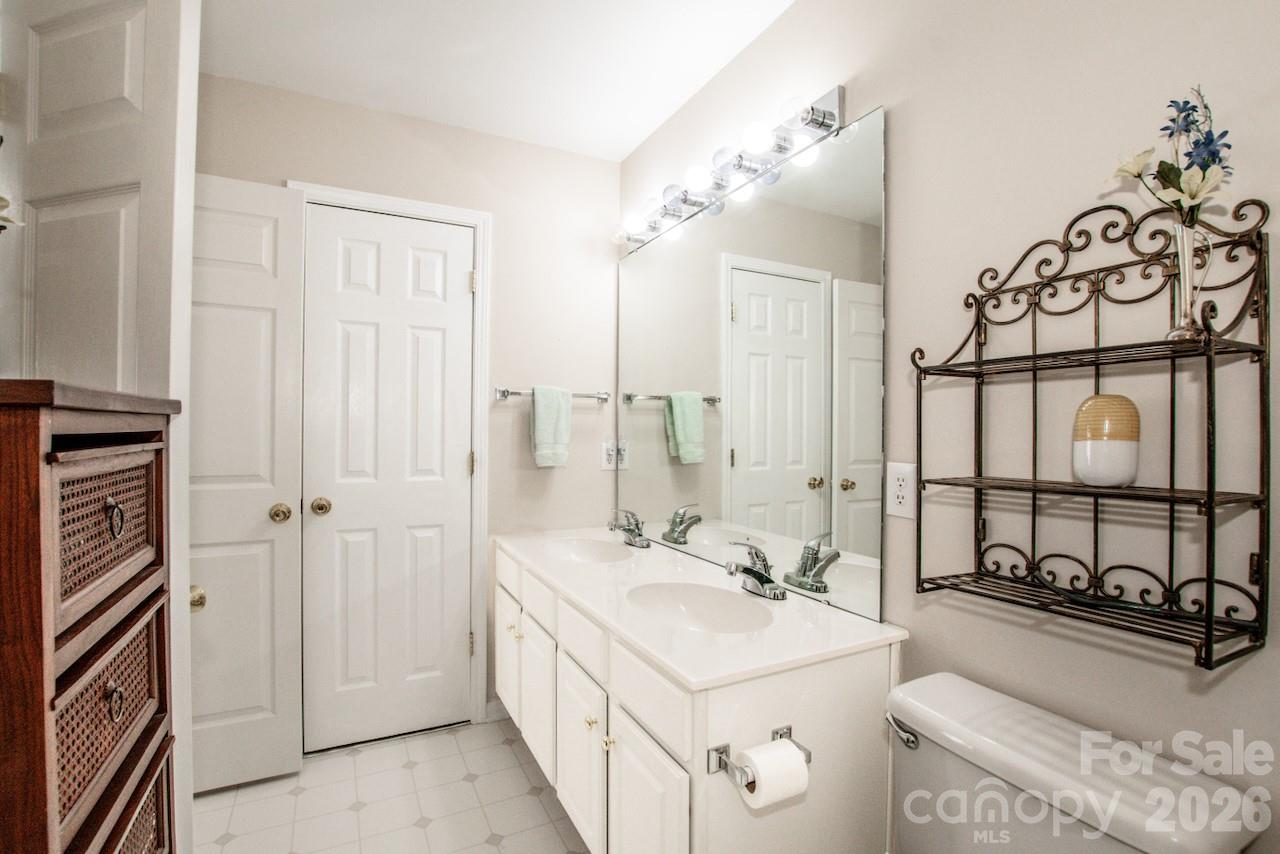 3233 Mannington Drive Property Photo 8