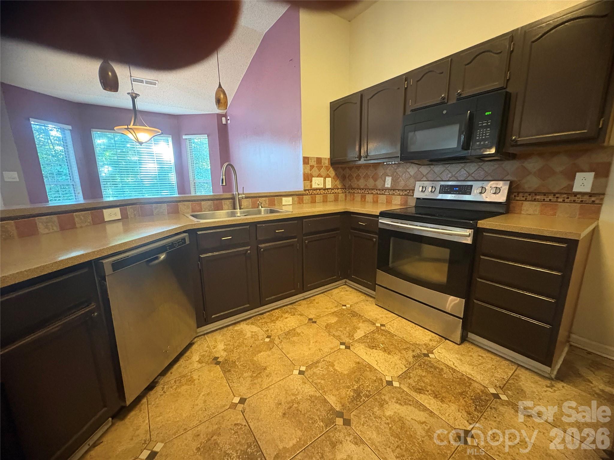 3520 Cliffvale Court Property Photo 5