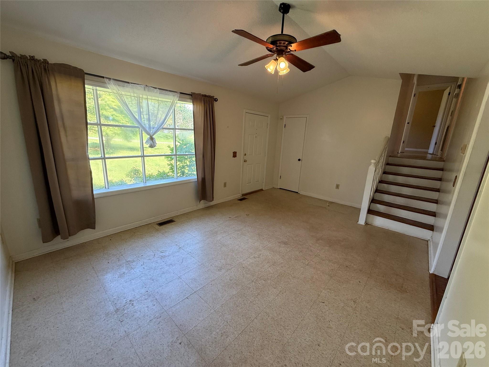 3695 Commanche Court Property Photo 4