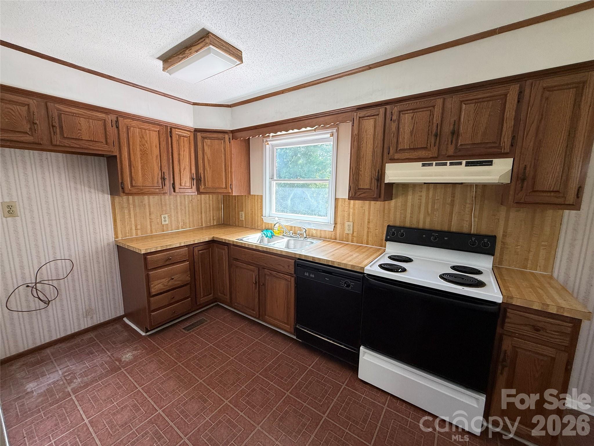 3695 Commanche Court Property Photo 5