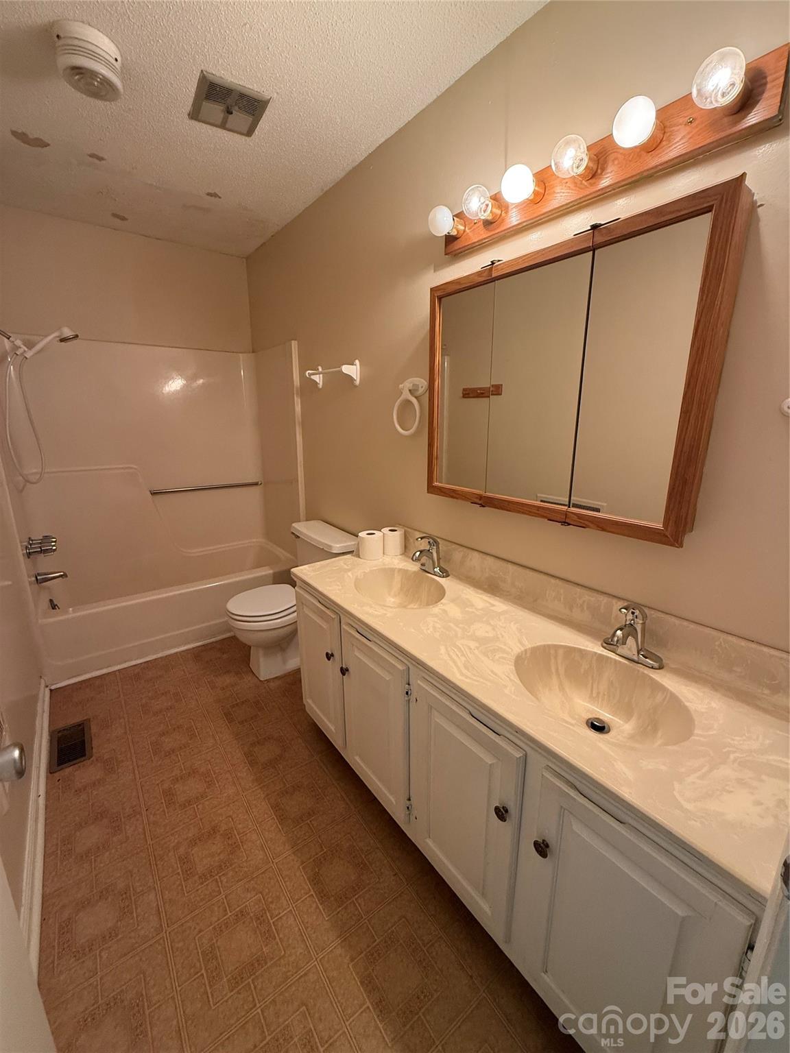 3695 Commanche Court Property Photo 8