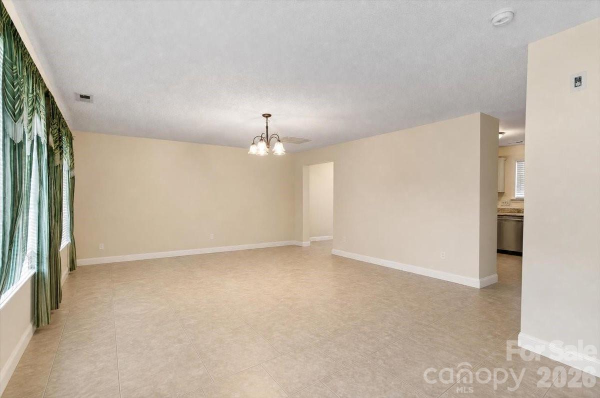 2809 Trestle Court Property Photo 3
