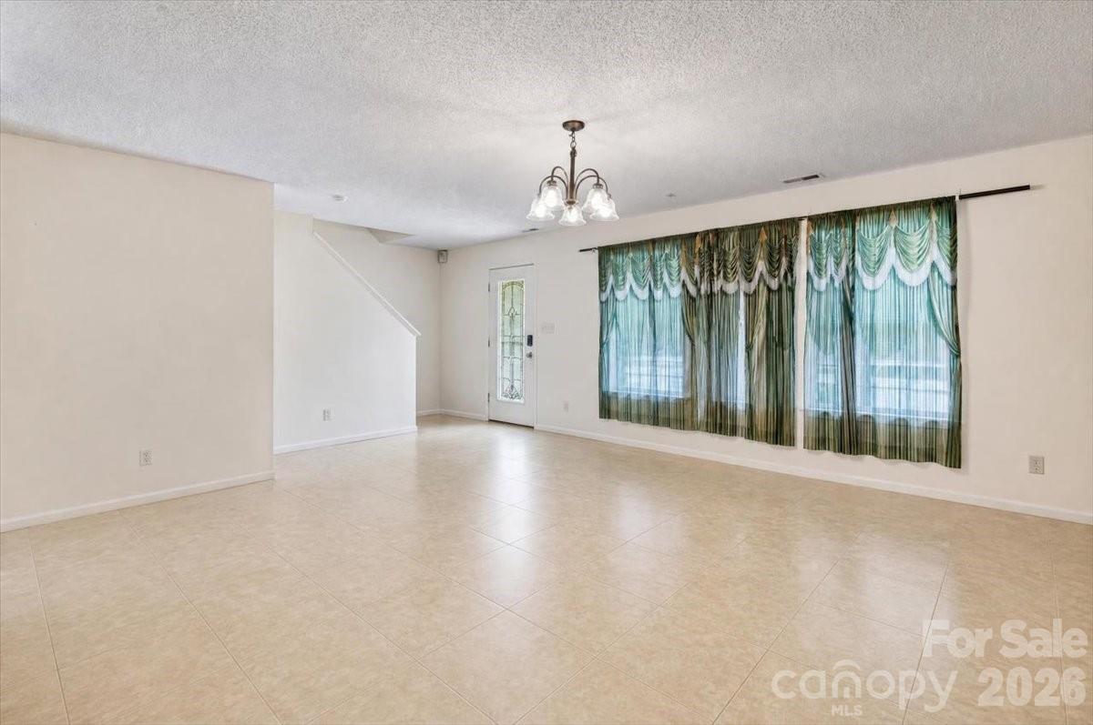 2809 Trestle Court Property Photo 4