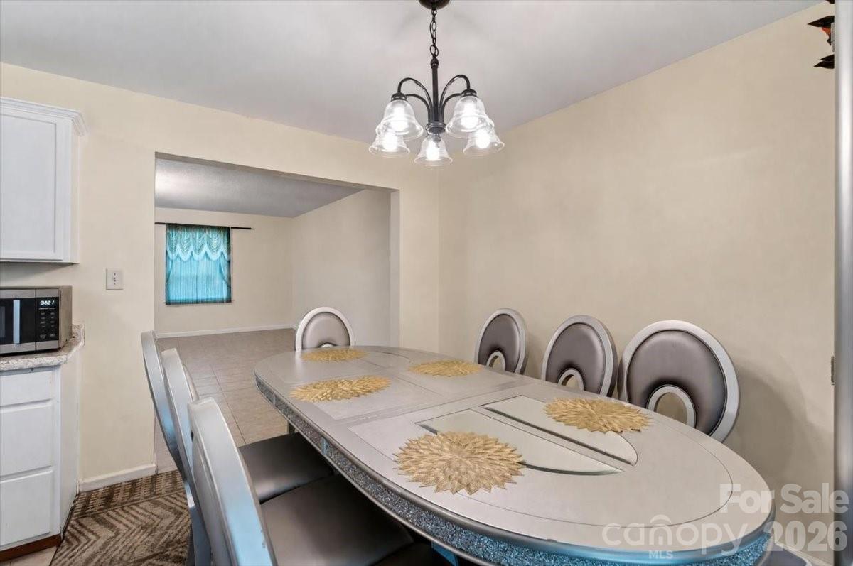 2809 Trestle Court Property Photo 6