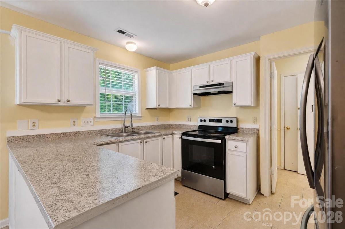 2809 Trestle Court Property Photo 7