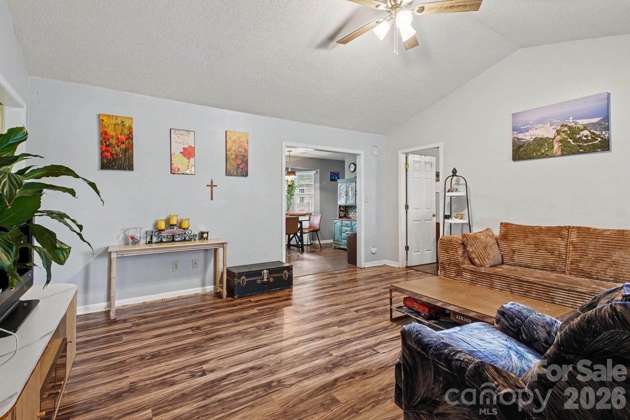 1209 S Juniper Street Property Photo 2
