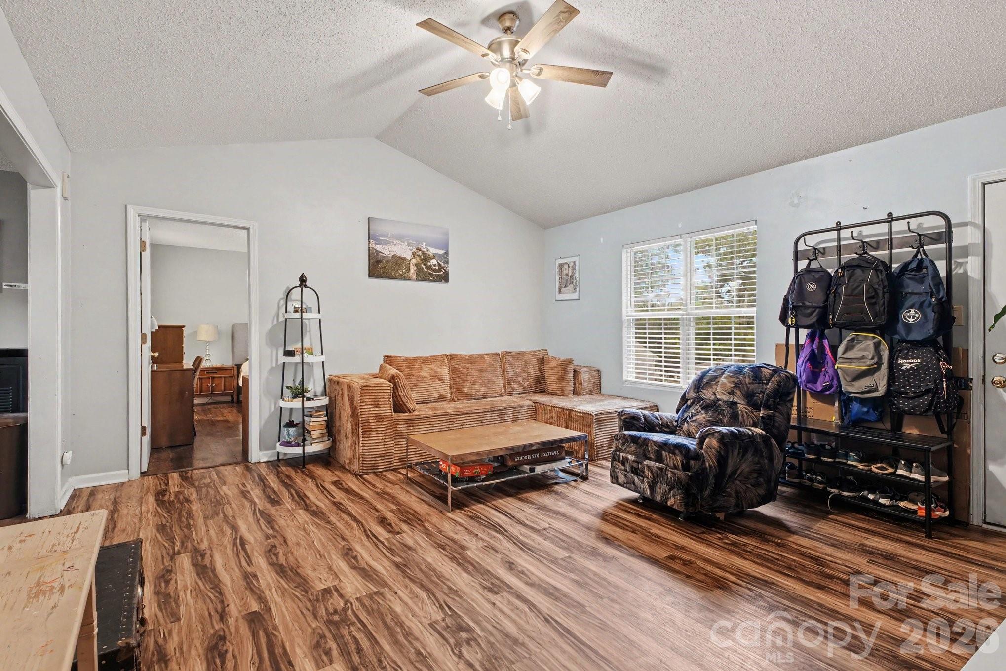 1209 S Juniper Street Property Photo 3