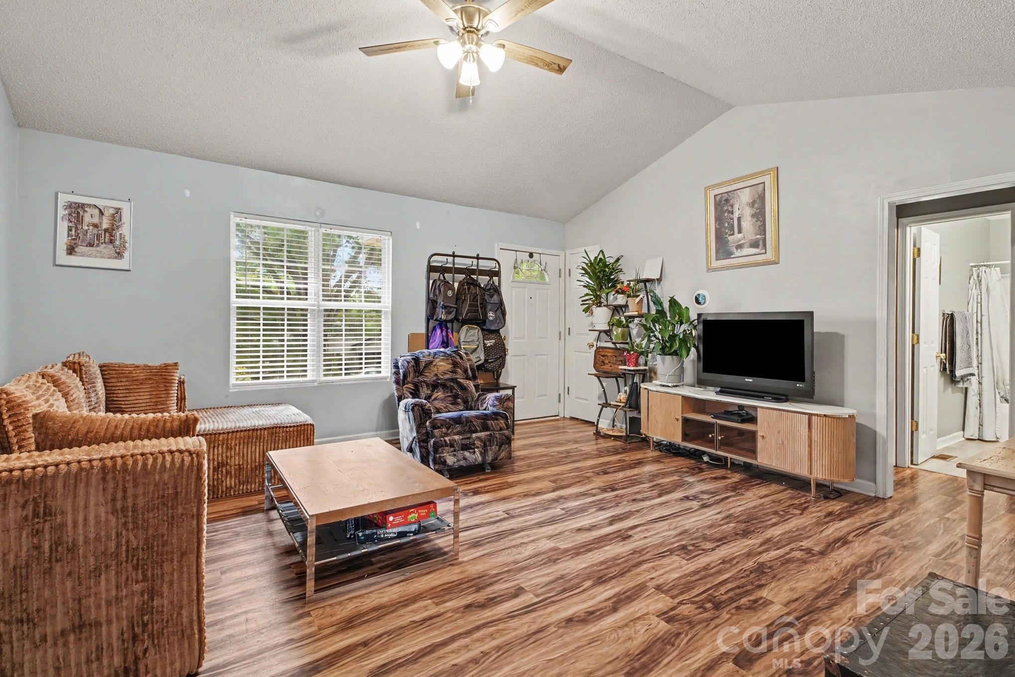 1209 S Juniper Street Property Photo 4
