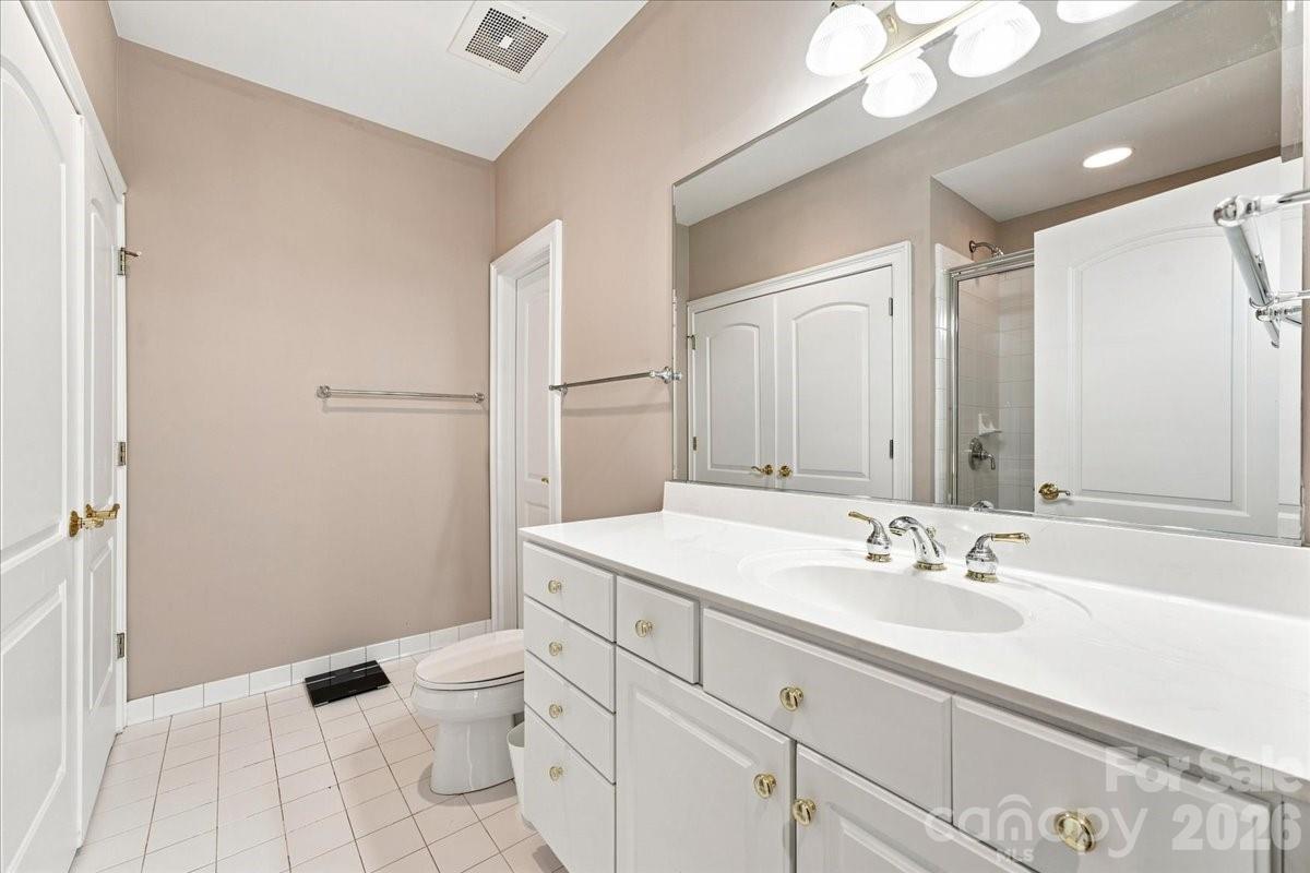 400 N Church Street 215 Property Photo 25