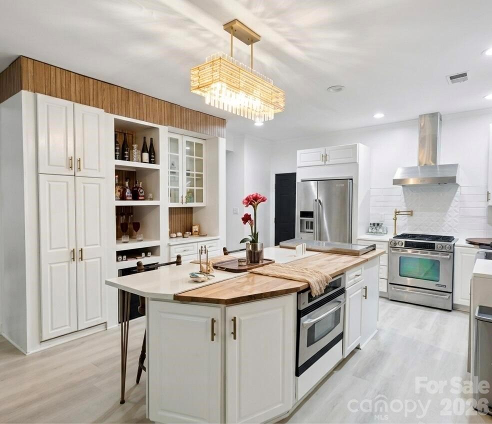 6239 Skyline Drive Property Photo 7