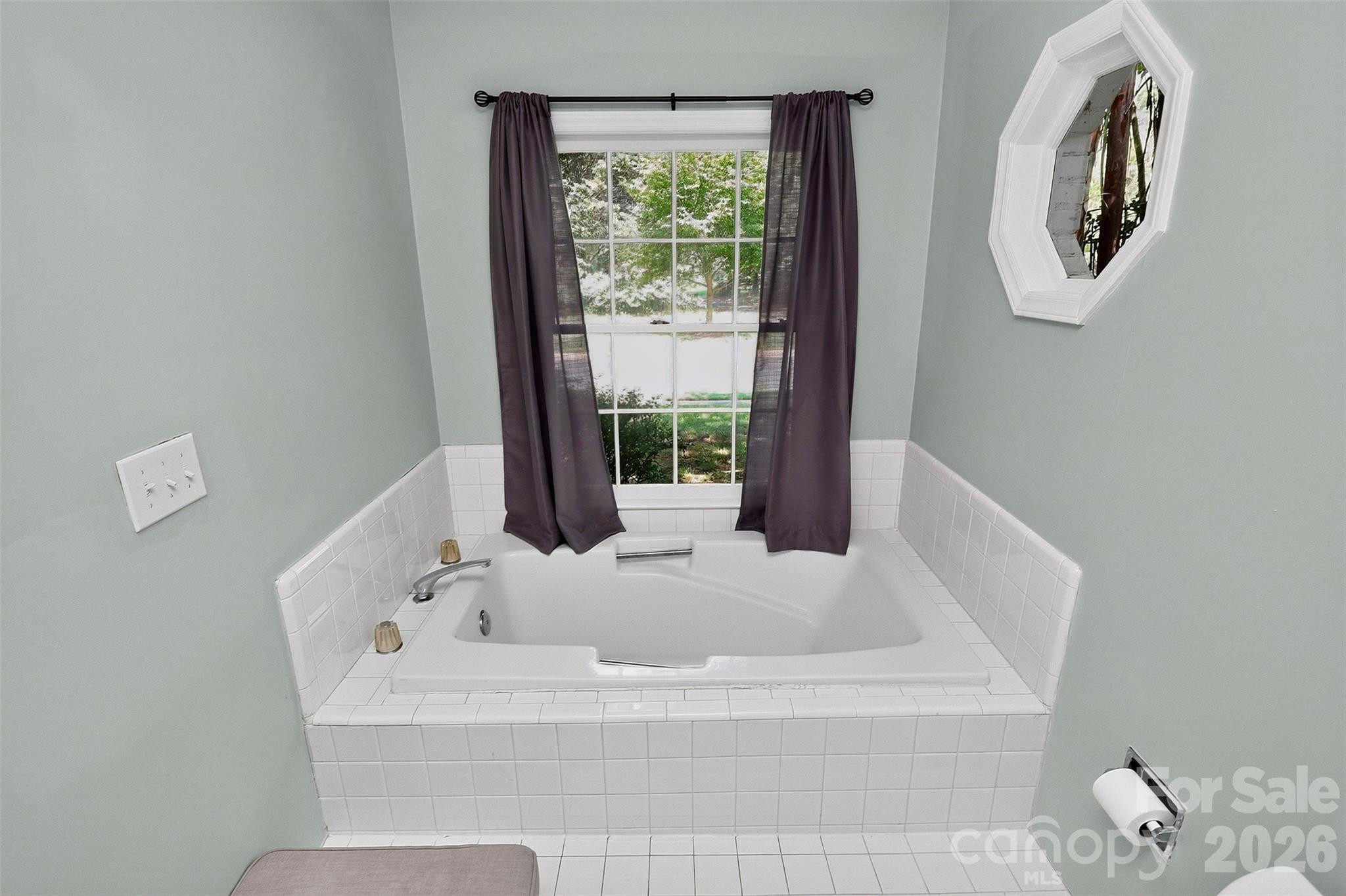 4015 Thistledown Court Property Photo 6