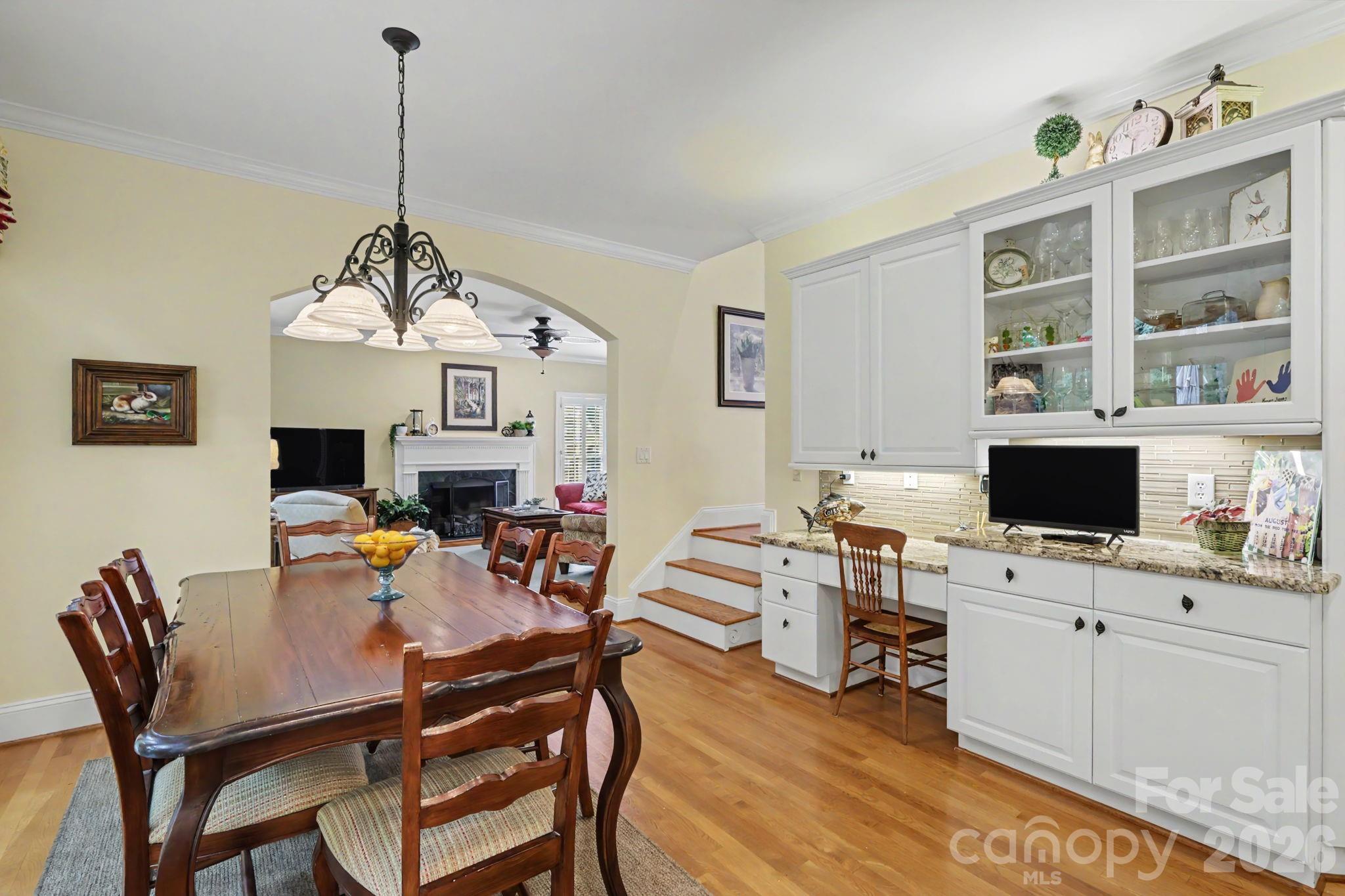 8724 Suninghurst Lane Property Photo 11