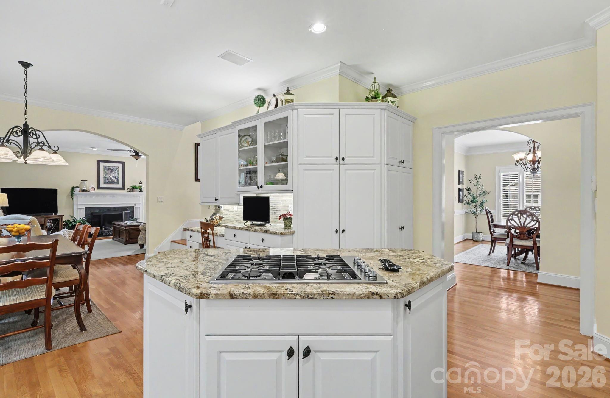 8724 Suninghurst Lane Property Photo 12