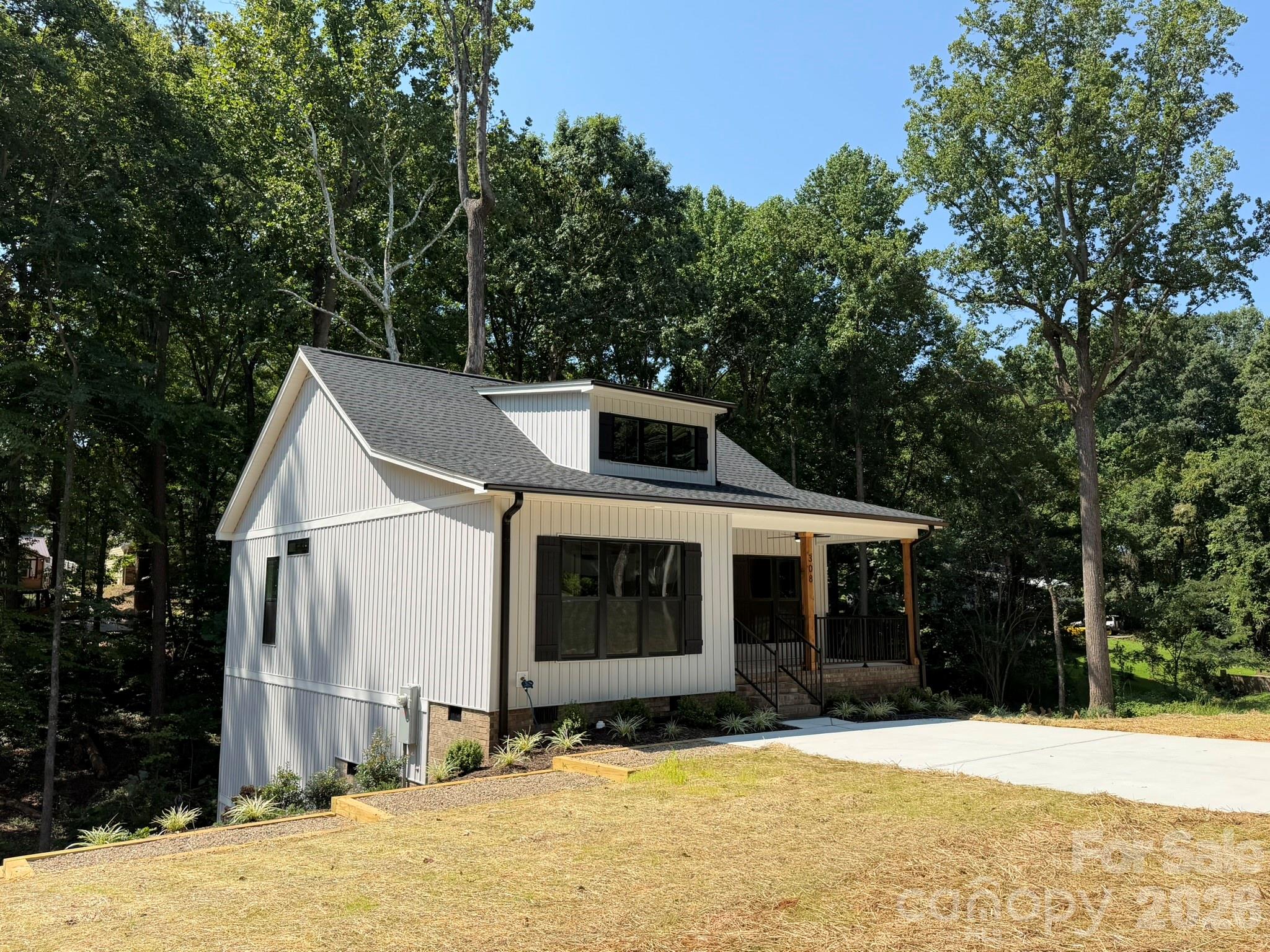 308 Willow Street Property Photo 4