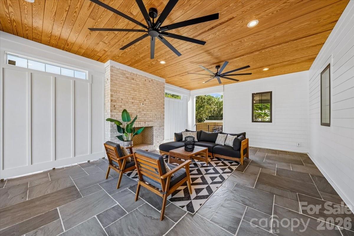 4635 Water Oak Road Property Photo 15