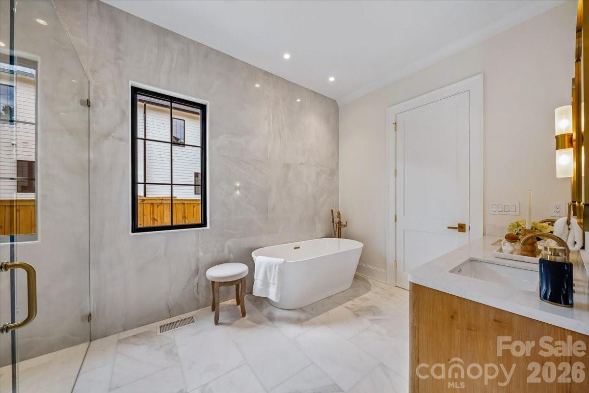 4635 Water Oak Road Property Photo 18