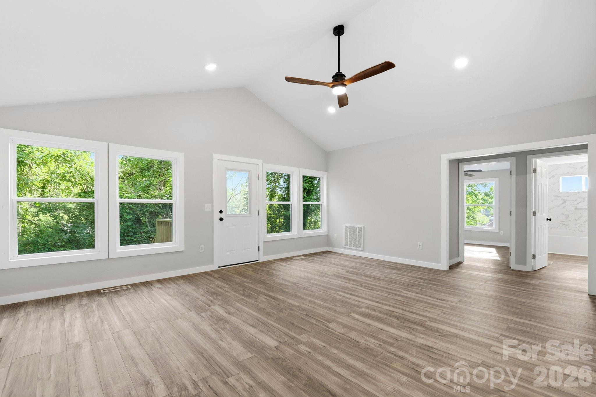240 E Court Street Property Photo 1