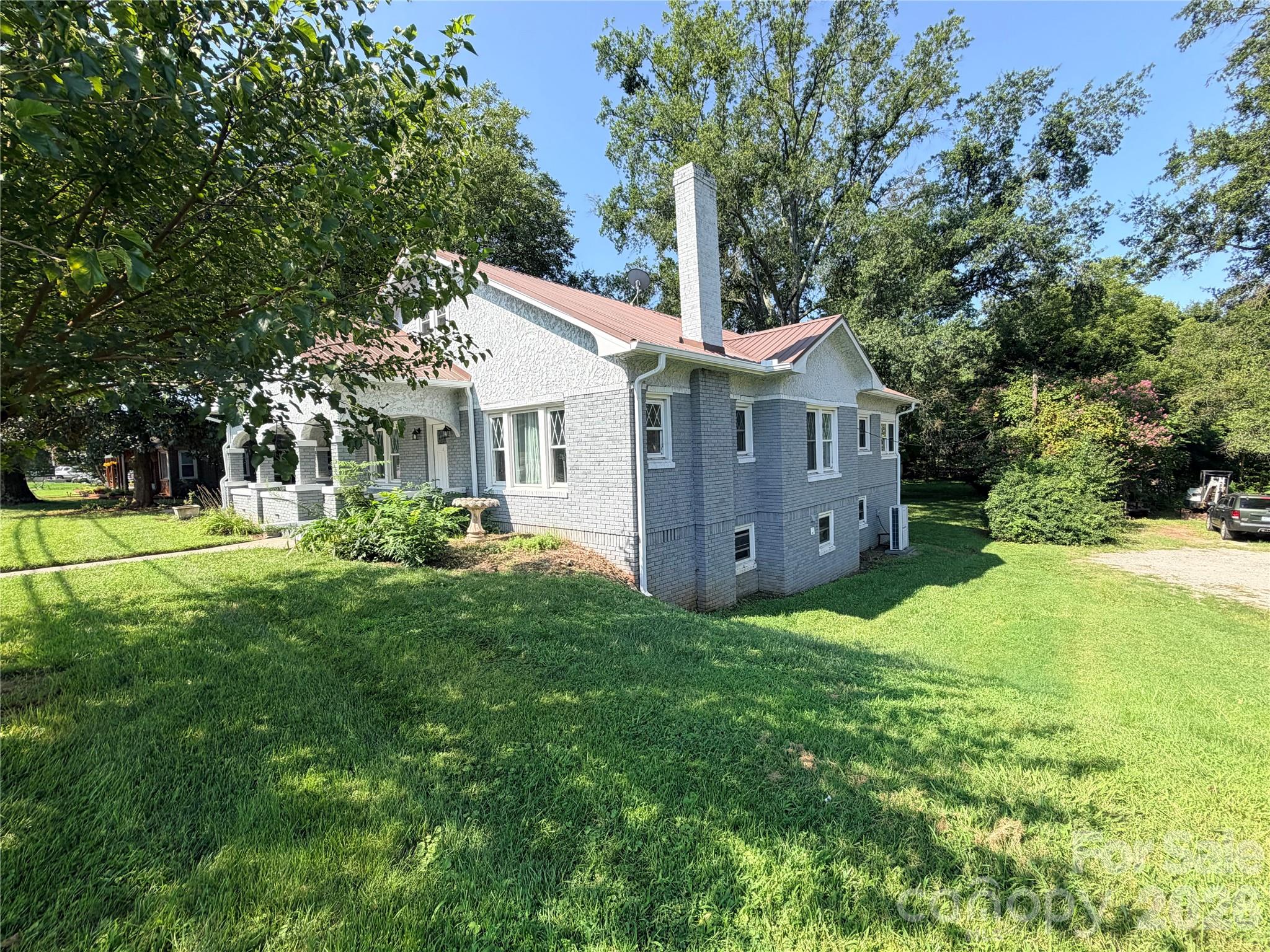 2709 N Main Avenue Property Photo 5