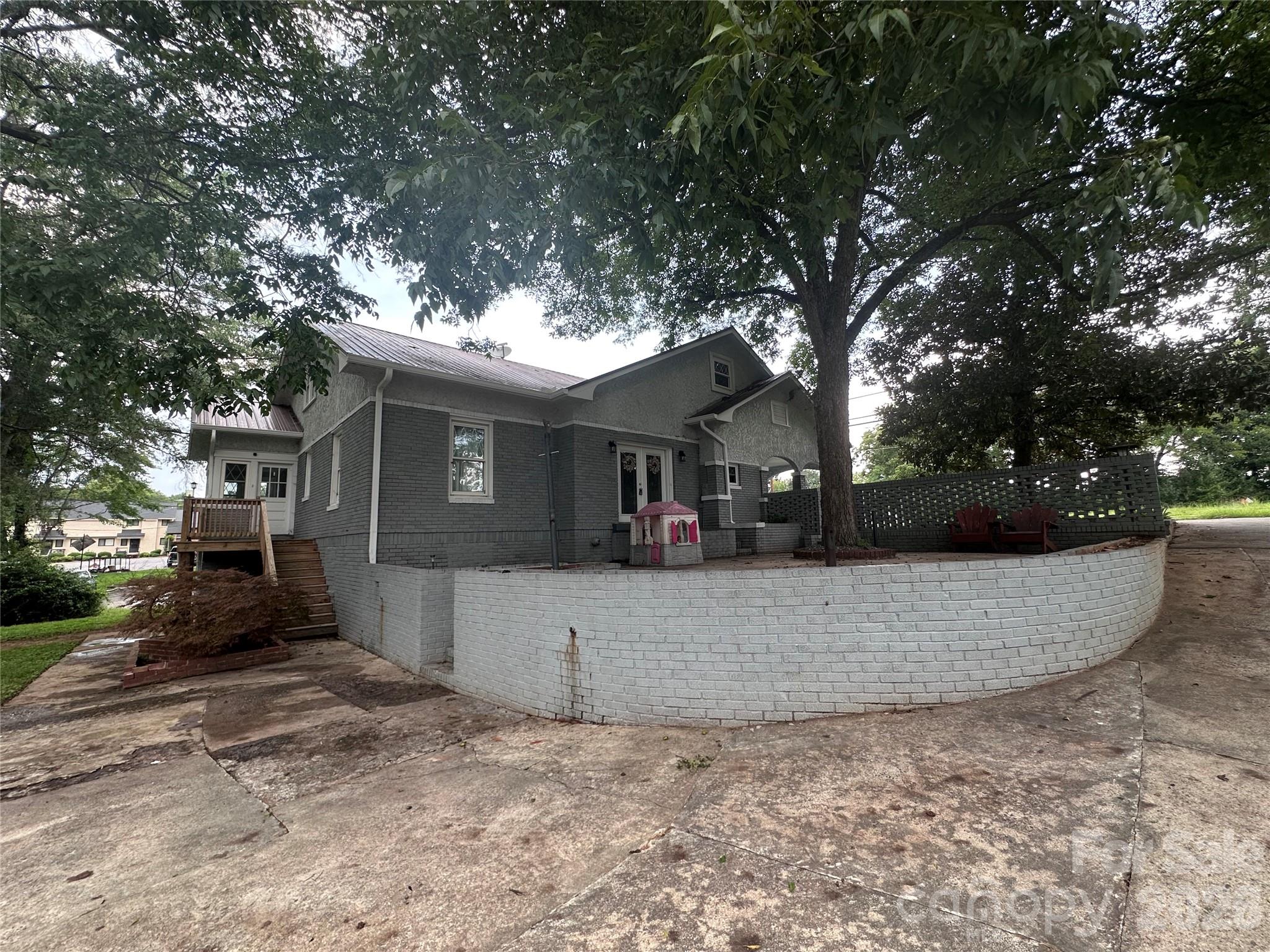 2709 N Main Avenue Property Photo 6